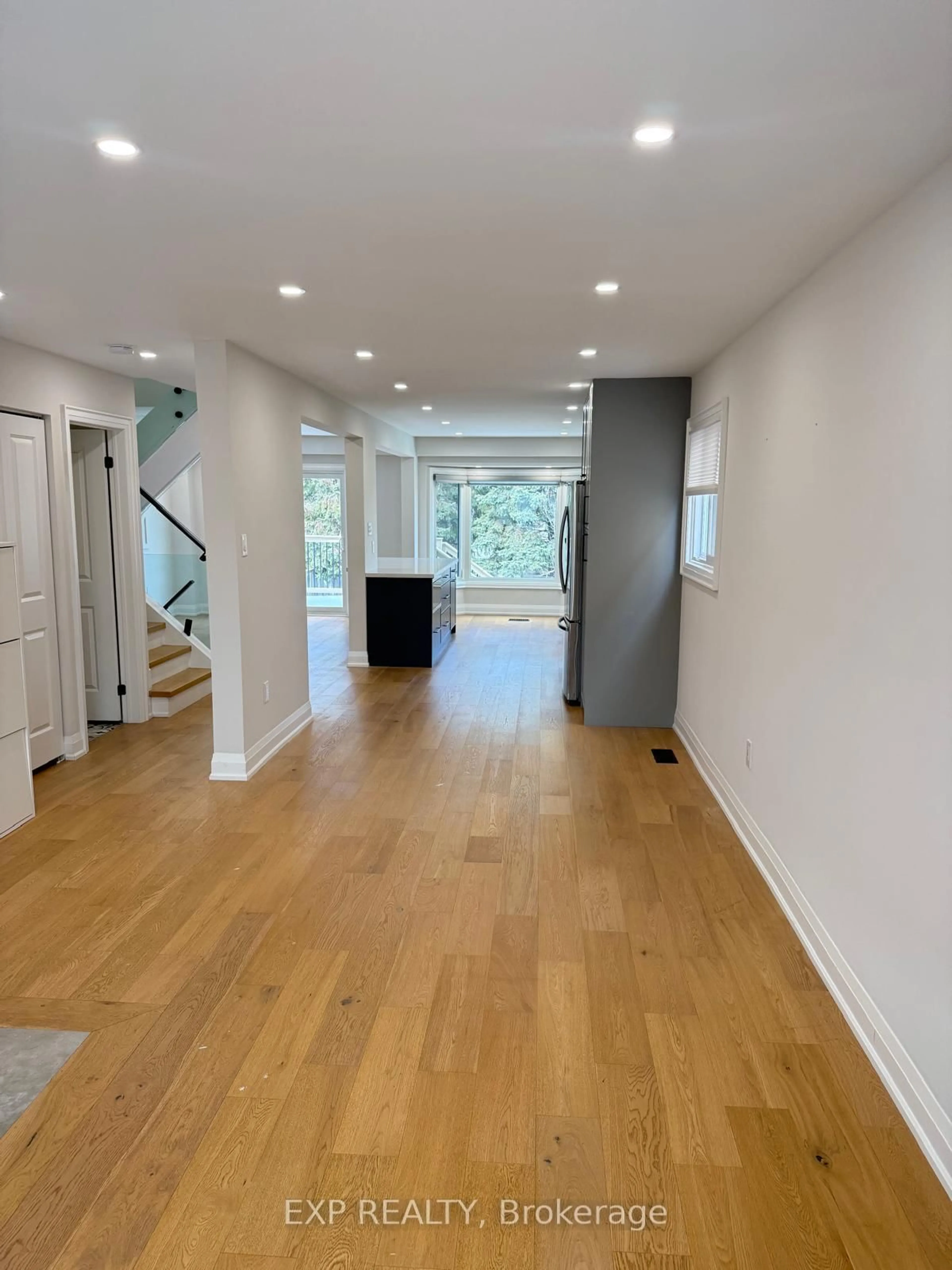 Indoor foyer for 1143 Beaver Valley Cres, Oshawa Ontario L1J 8N3