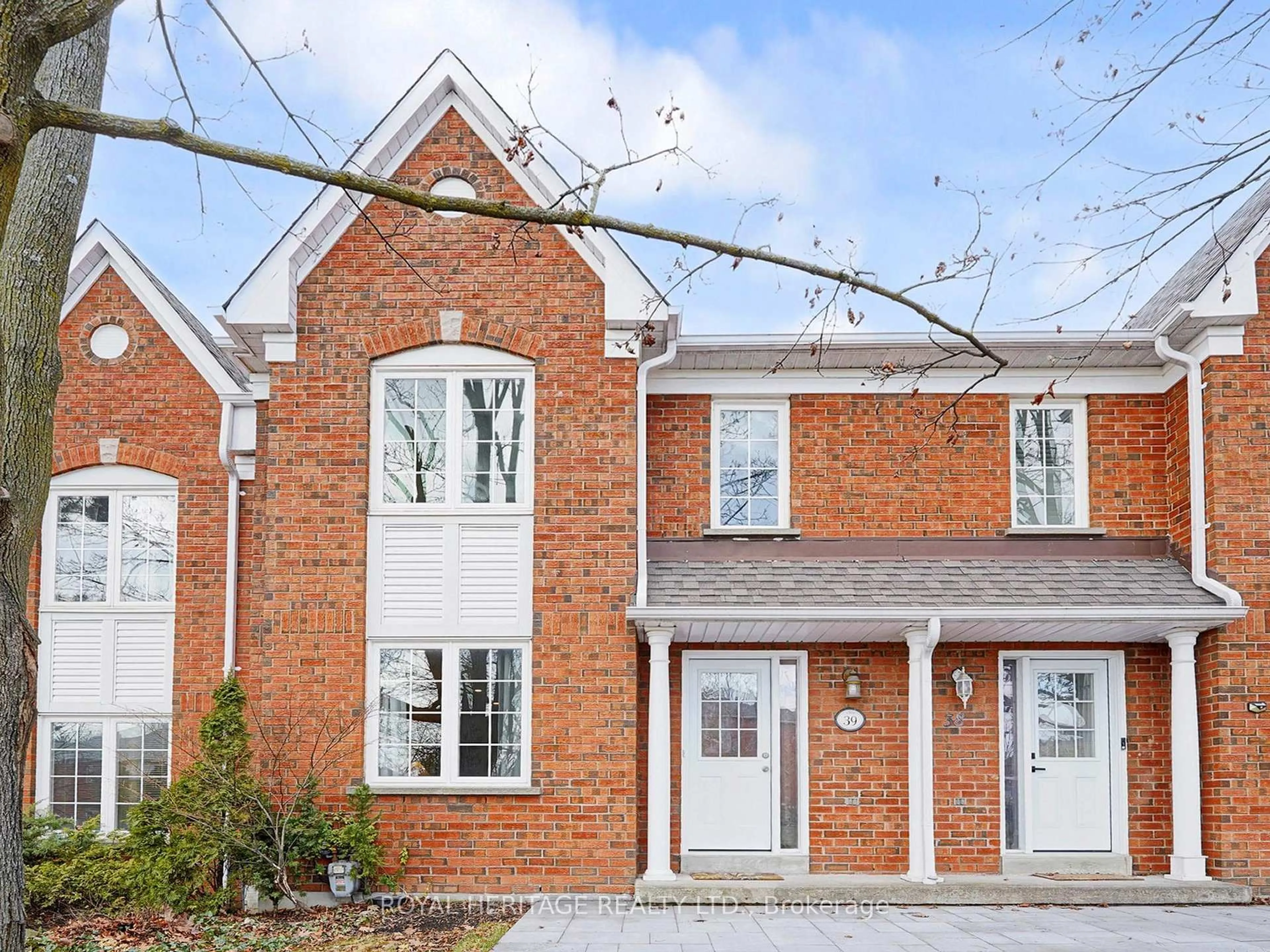 Home with brick exterior material, street for 10 Bassett Blvd #39, Whitby Ontario L1N 9C4