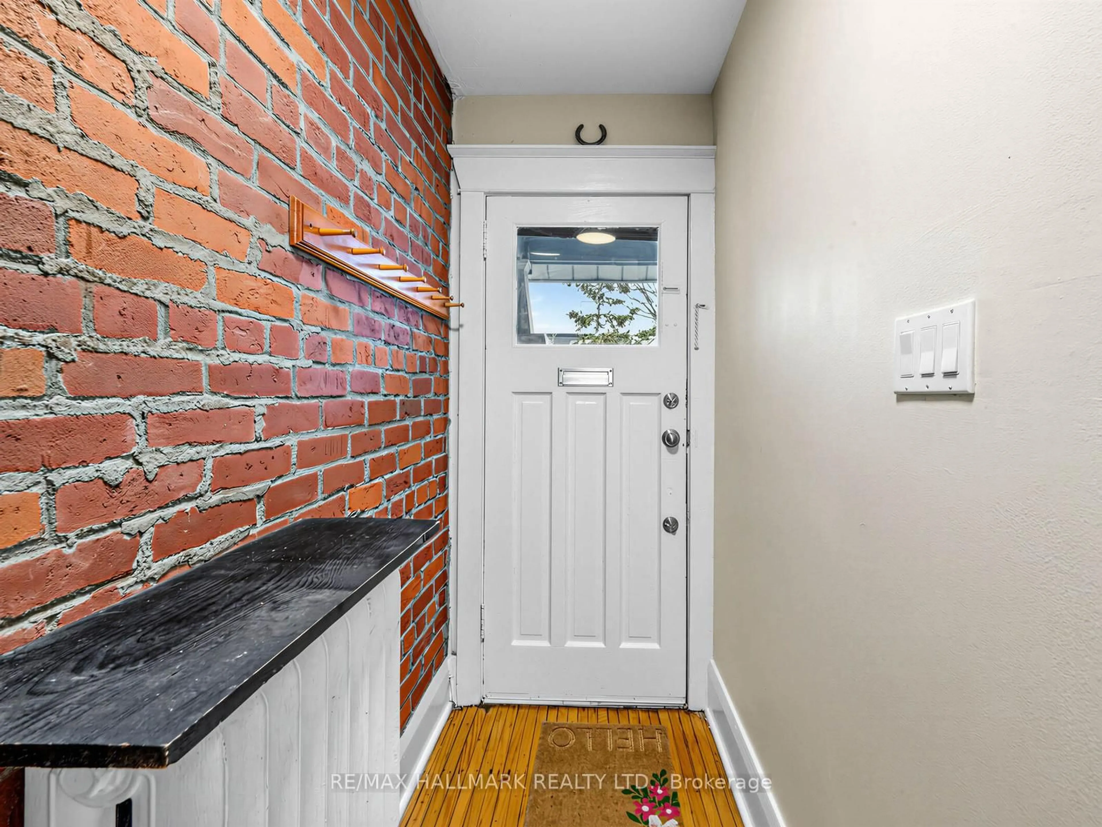 Indoor entryway for 86 Mortimer Ave, Toronto Ontario M4K 2A1