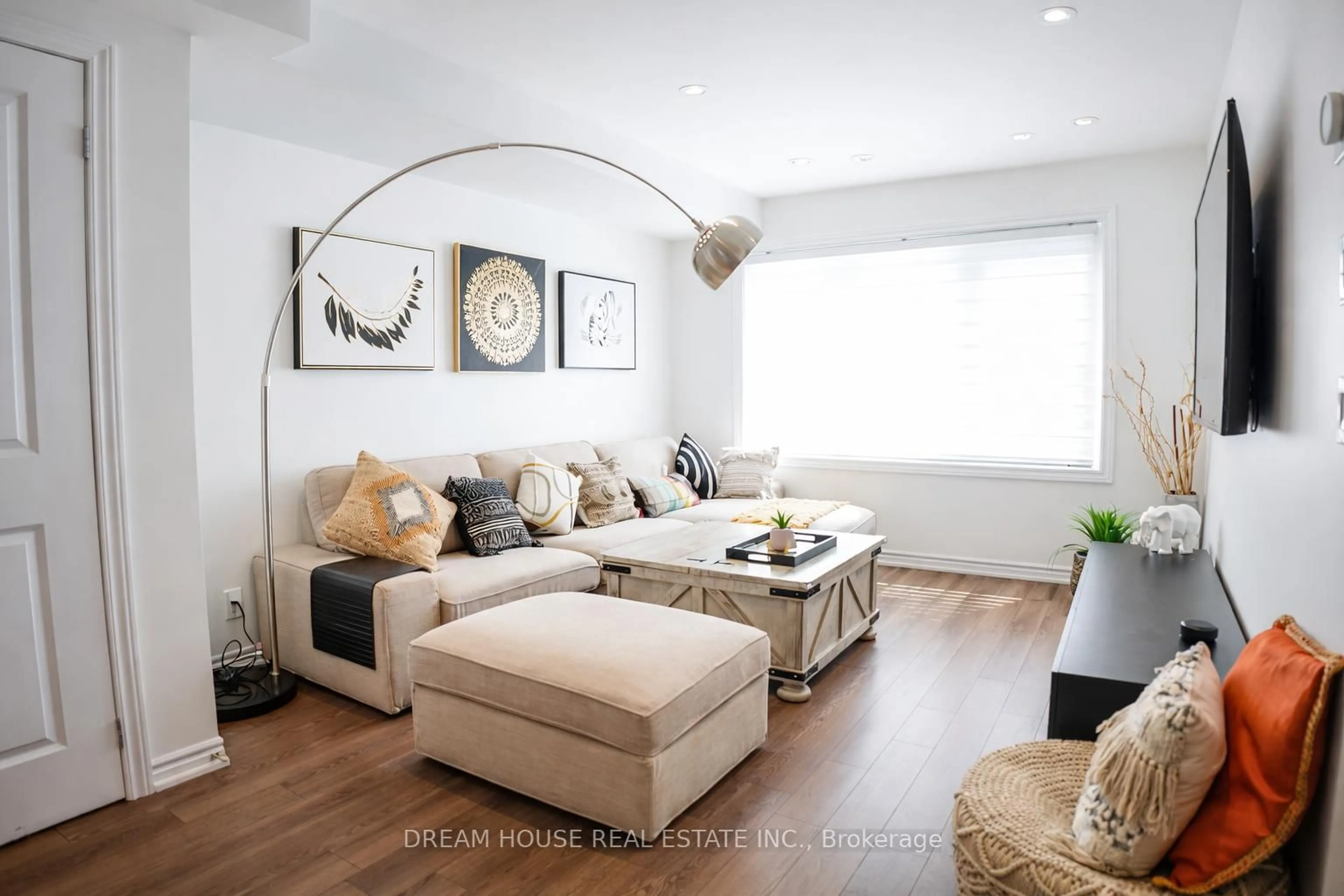 Living room with furniture, wood/laminate floor for 2500 Hill Rise Crt #94, Oshawa Ontario L1L 0M6