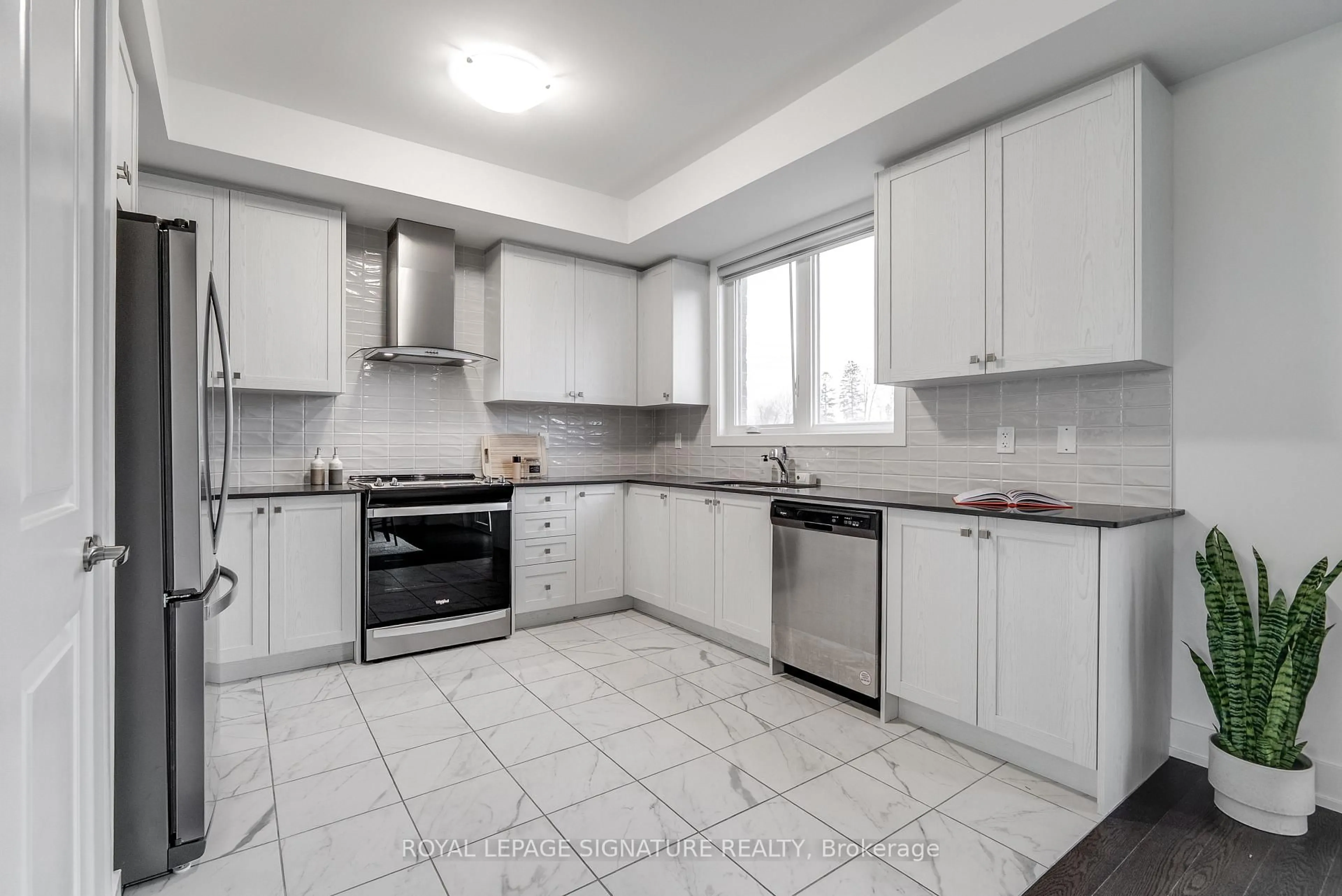 Standard kitchen, unknown for 10 Sobczak Dr, Whitby Ontario L1N 1B3