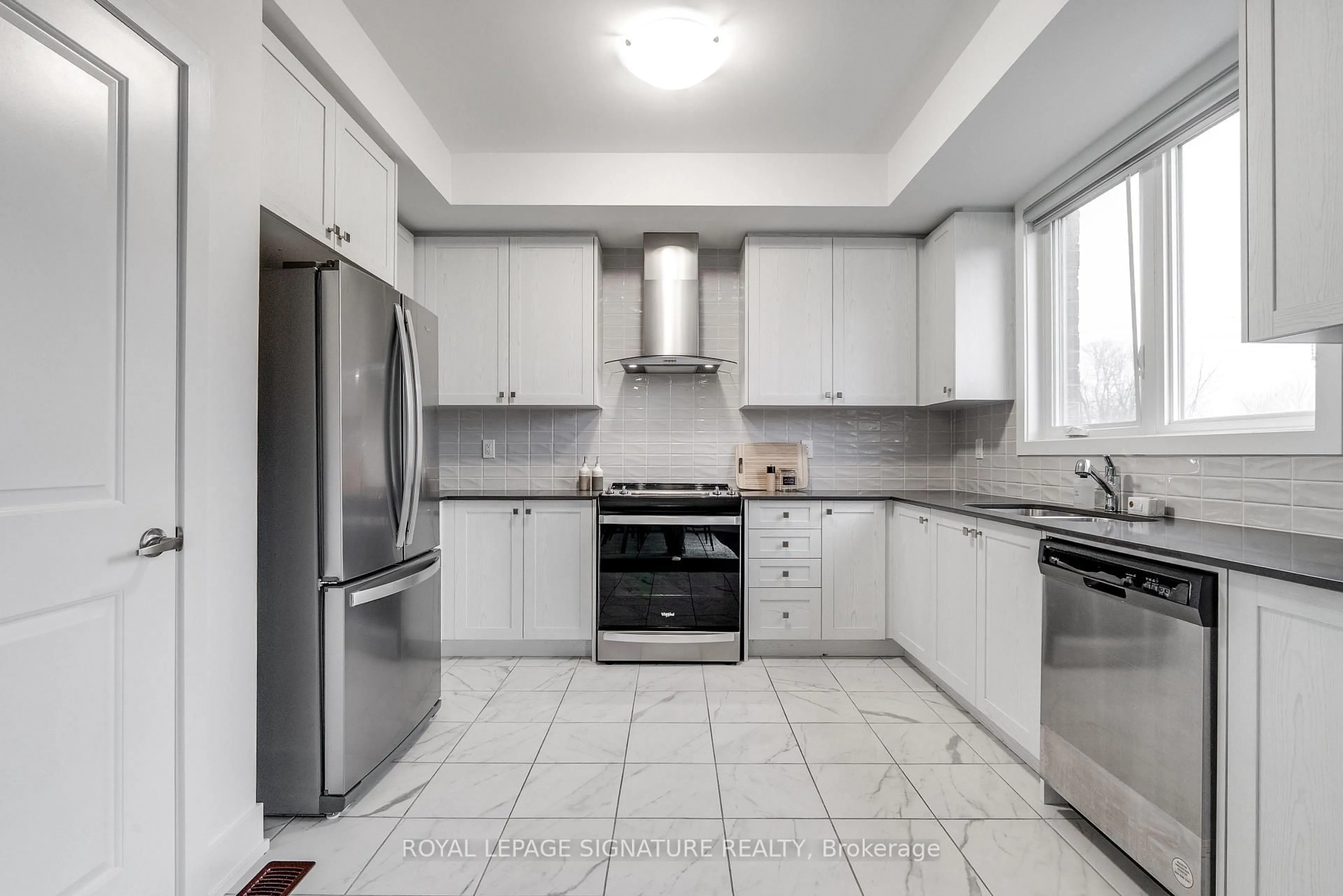 Standard kitchen, ceramic/tile floor for 10 Sobczak Dr, Whitby Ontario L1N 1B3