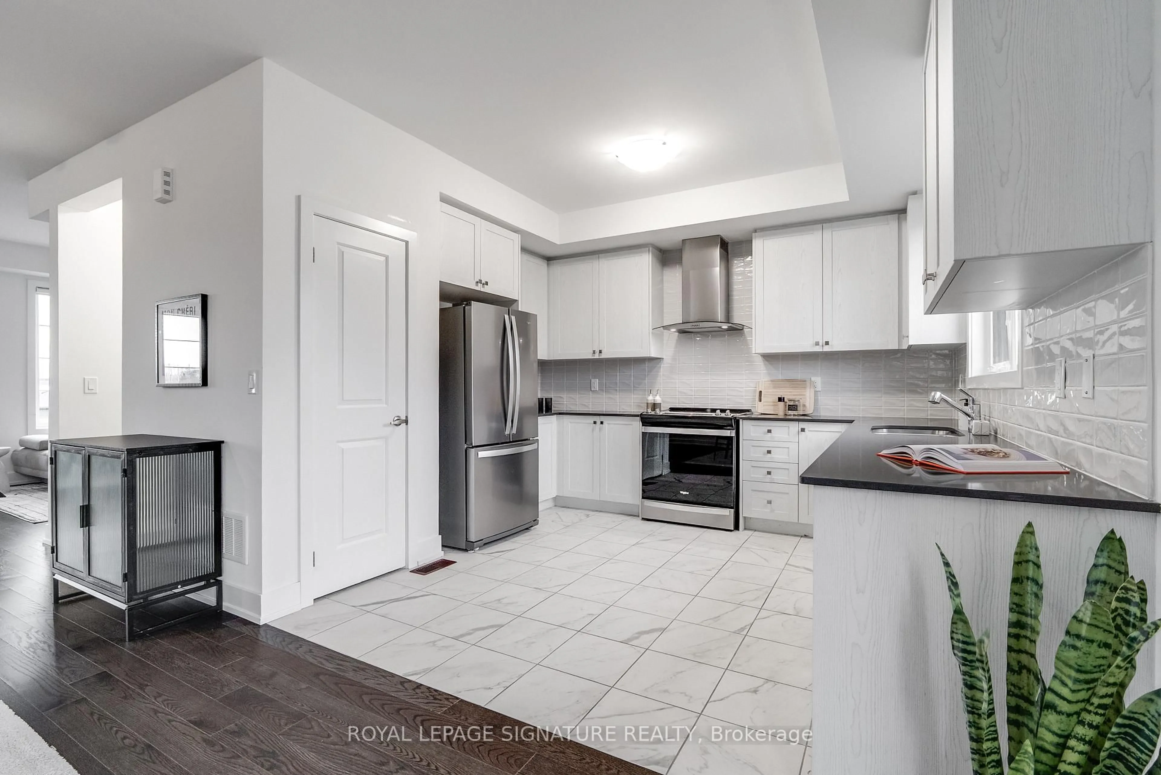 Open concept kitchen, ceramic/tile floor for 10 Sobczak Dr, Whitby Ontario L1N 1B3