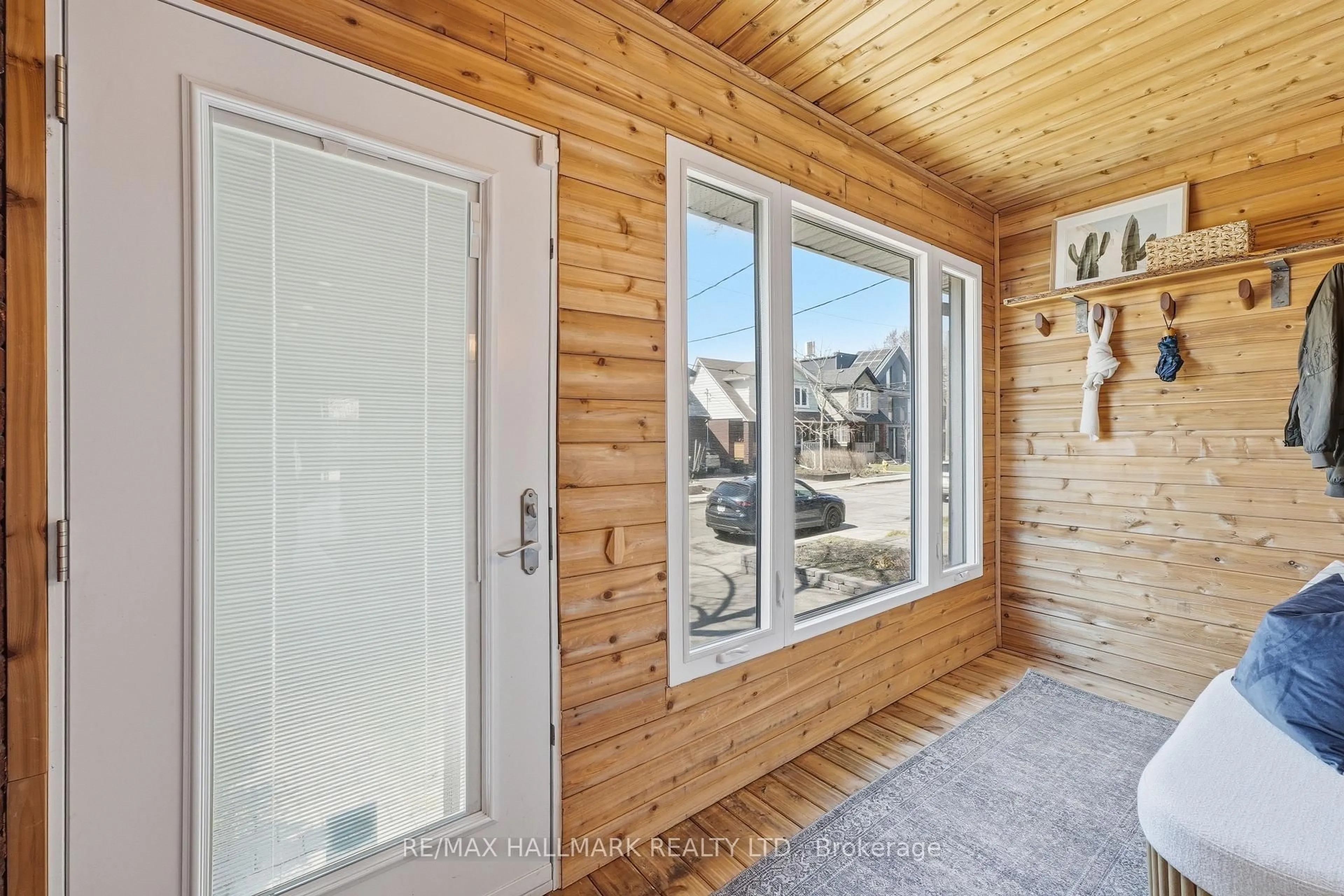 Indoor entryway for 45 Hiltz Ave, Toronto Ontario M4L 2N6