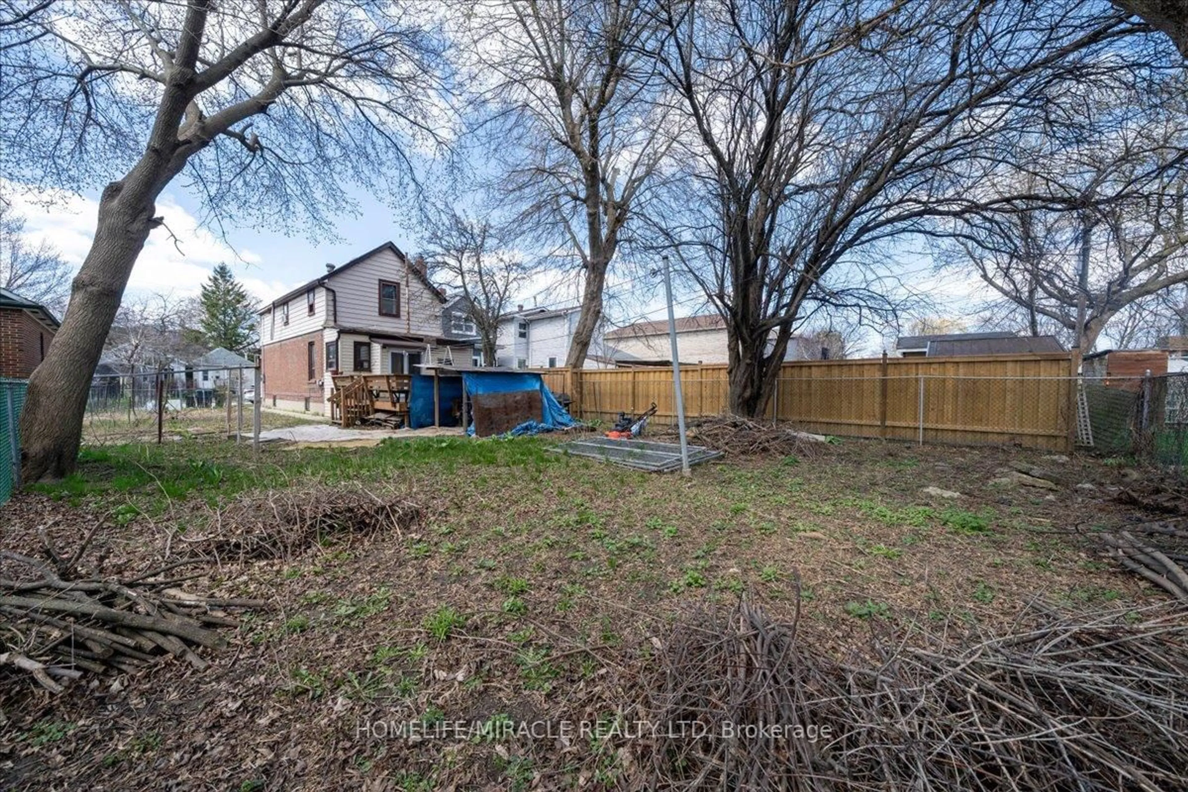 A pic from outside/outdoor area/front of a property/back of a property/a pic from drone, street for 25 Wanstead Ave, Toronto Ontario M1L 3L3