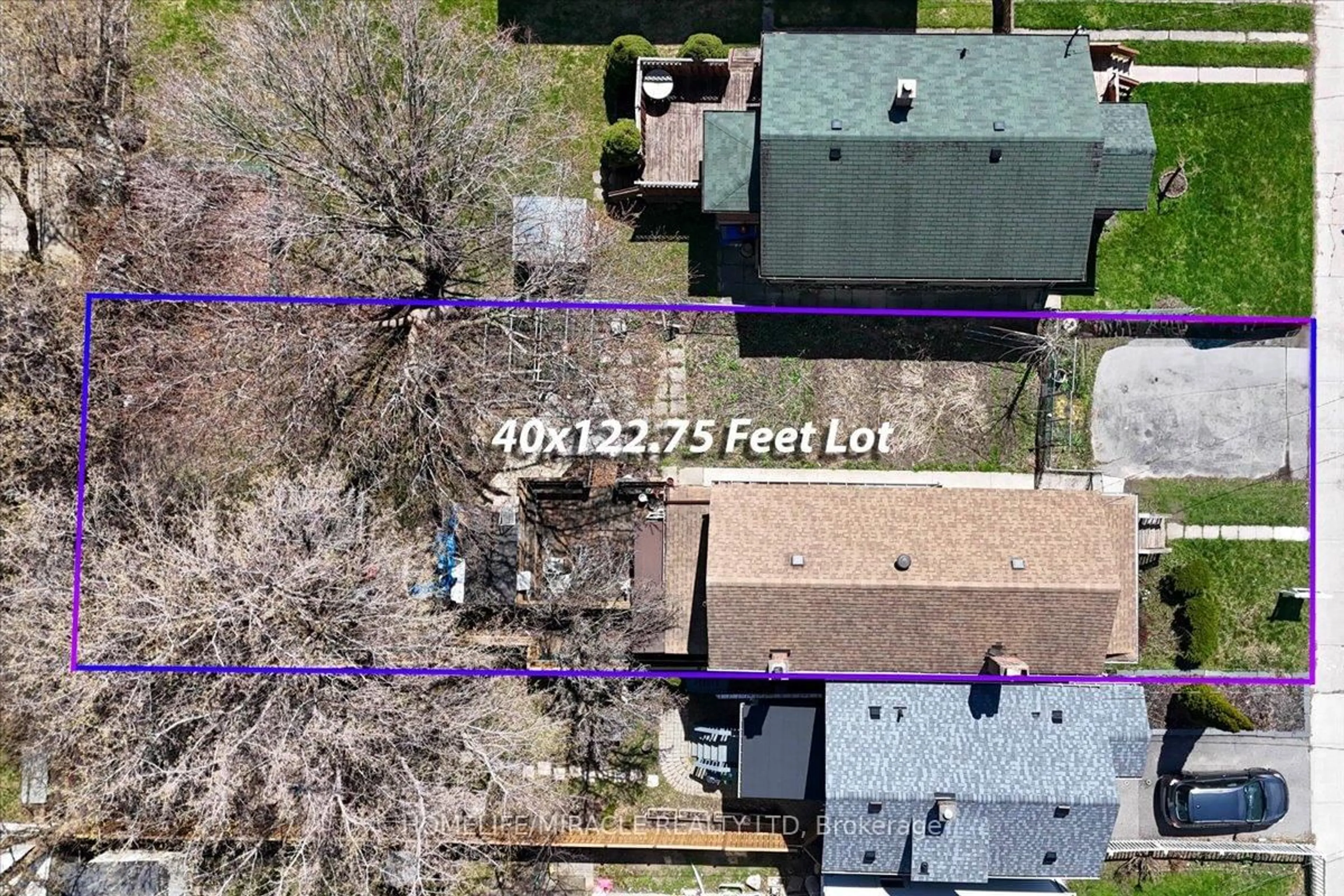 A pic from outside/outdoor area/front of a property/back of a property/a pic from drone, street for 25 Wanstead Ave, Toronto Ontario M1L 3L3