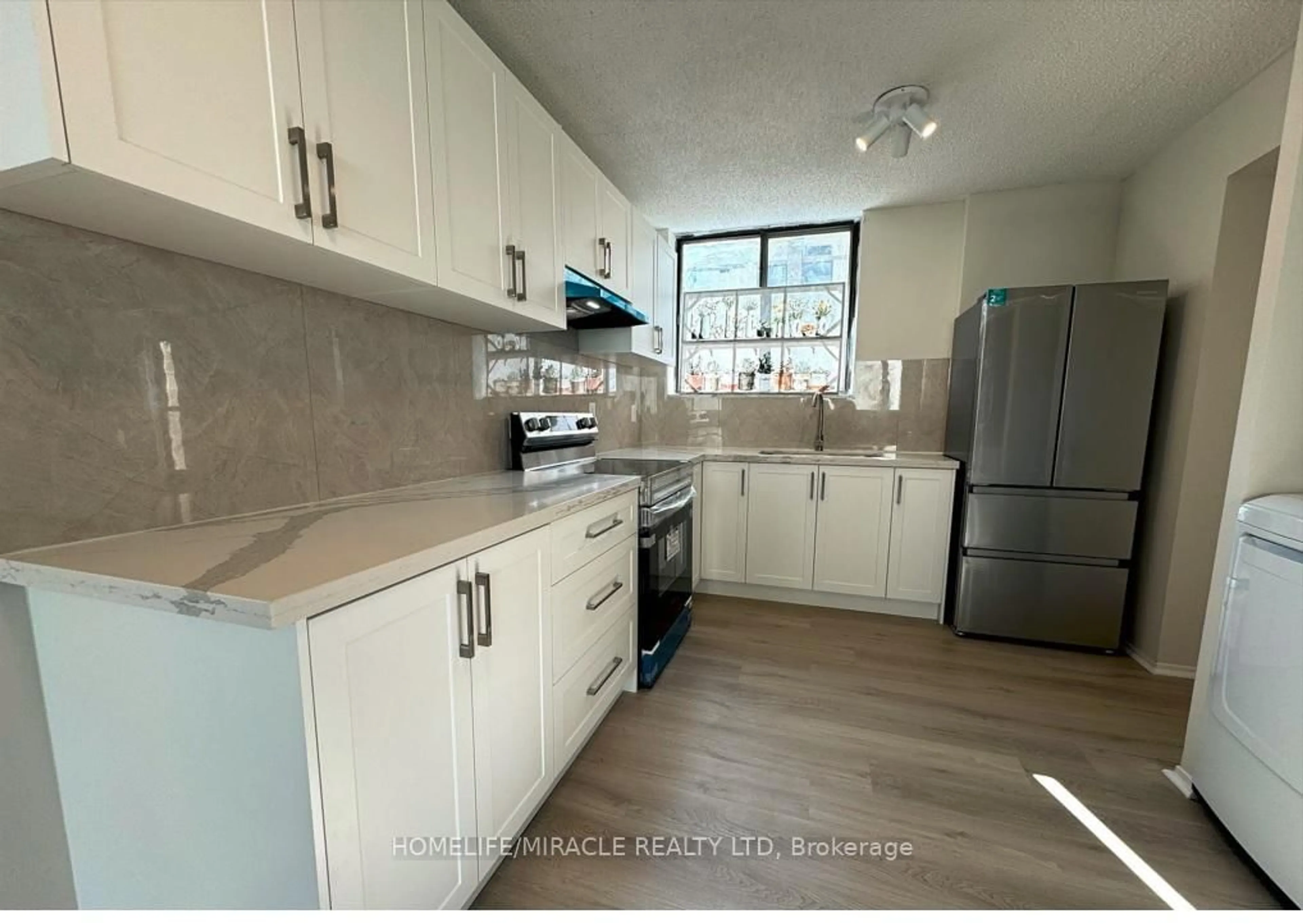 Standard kitchen, unknown for 665 Kennedy Rd #303, Toronto Ontario M1K 5E2