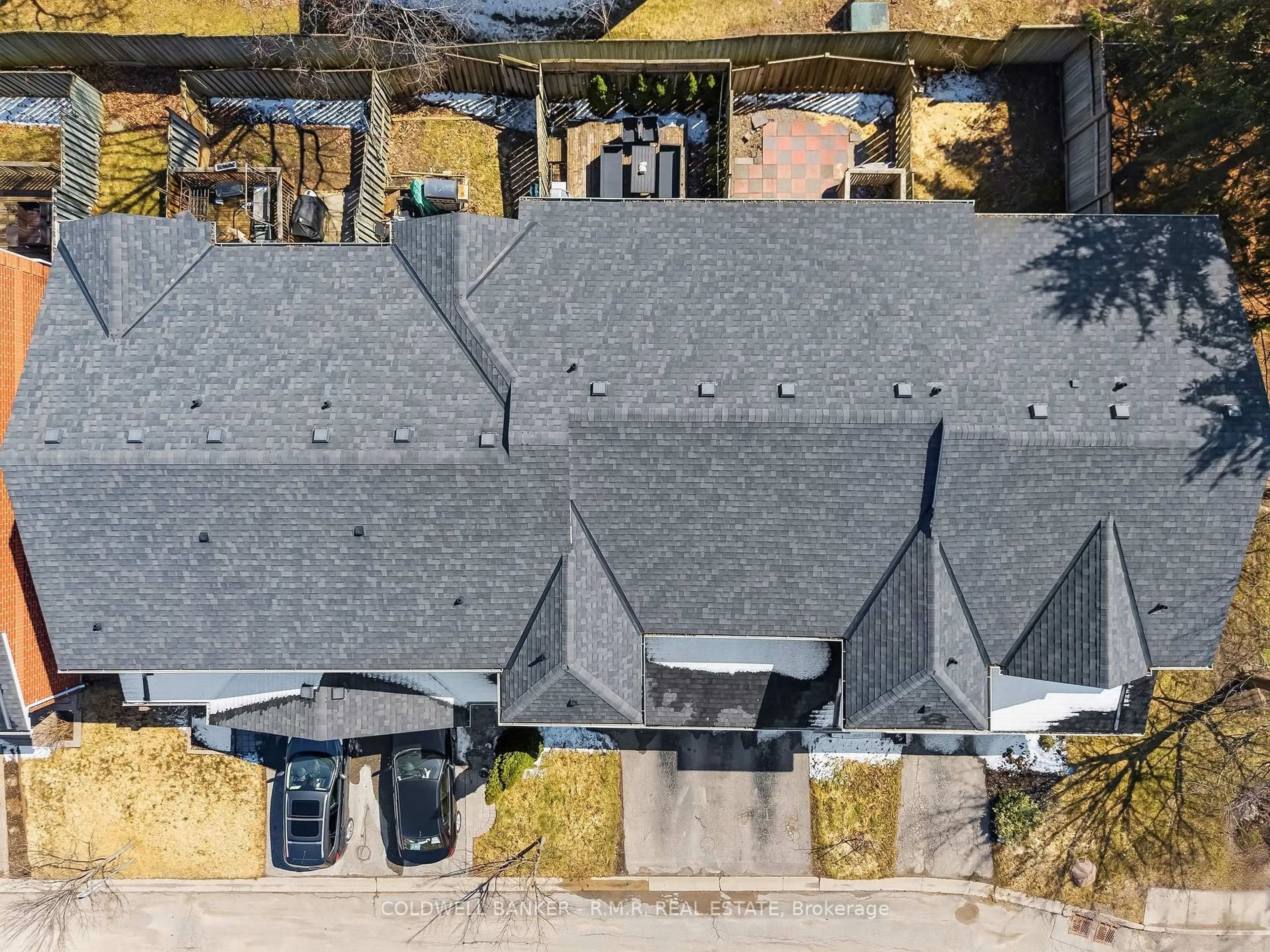 A pic from outside/outdoor area/front of a property/back of a property/a pic from drone, unknown for 811 Wilson Rd #12, Oshawa Ontario L1G 7Z5