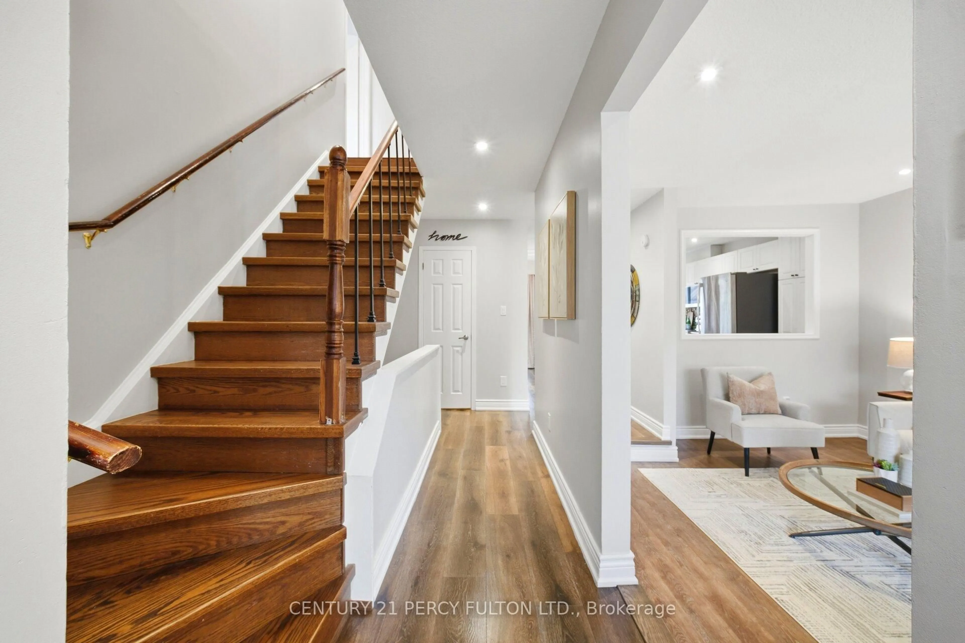 Indoor entryway for 1786 Listowell Cres, Pickering Ontario L1V 2Y3