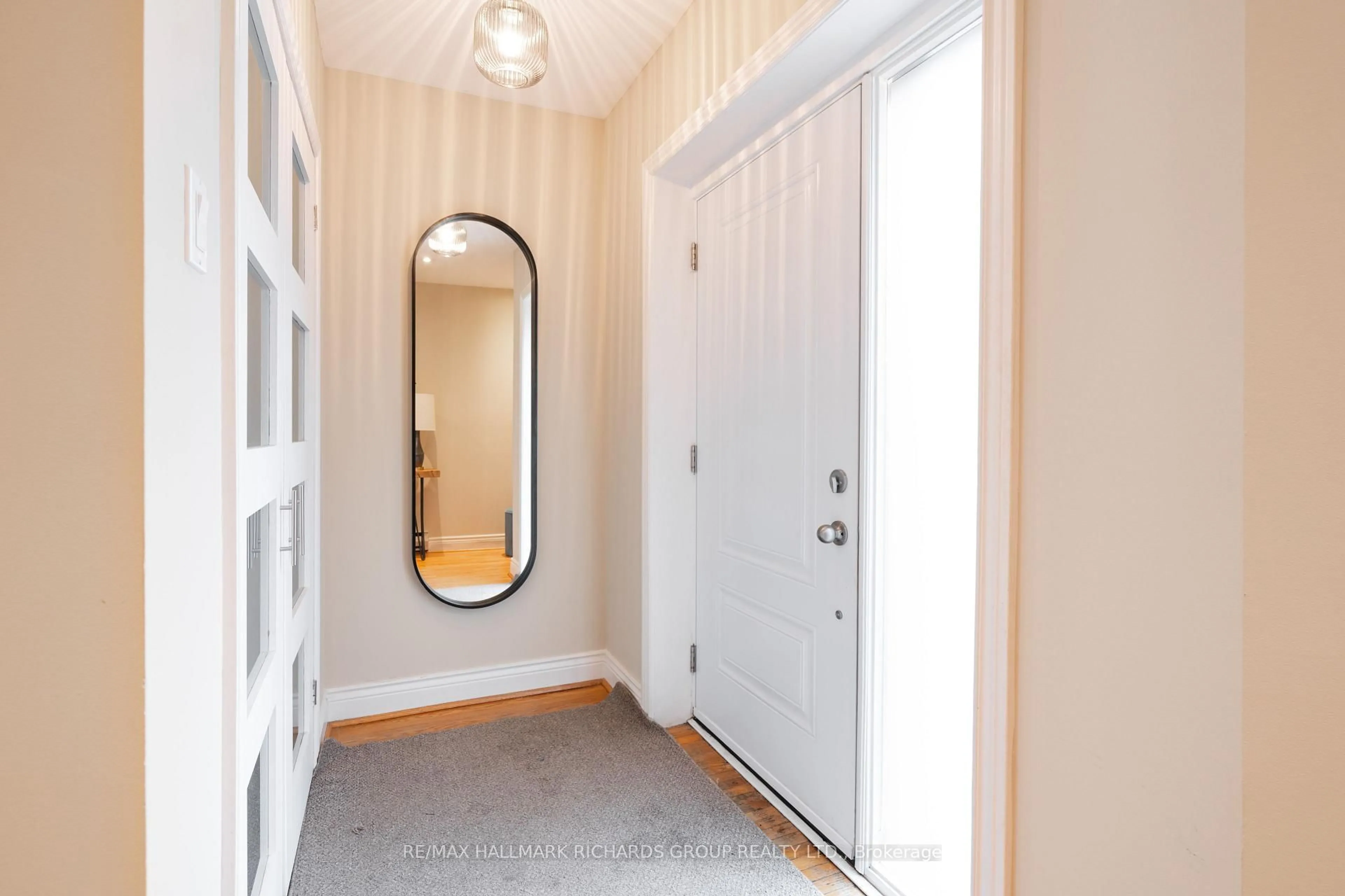 Indoor entryway for 87 Norway Ave, Toronto Ontario M4L 1R3