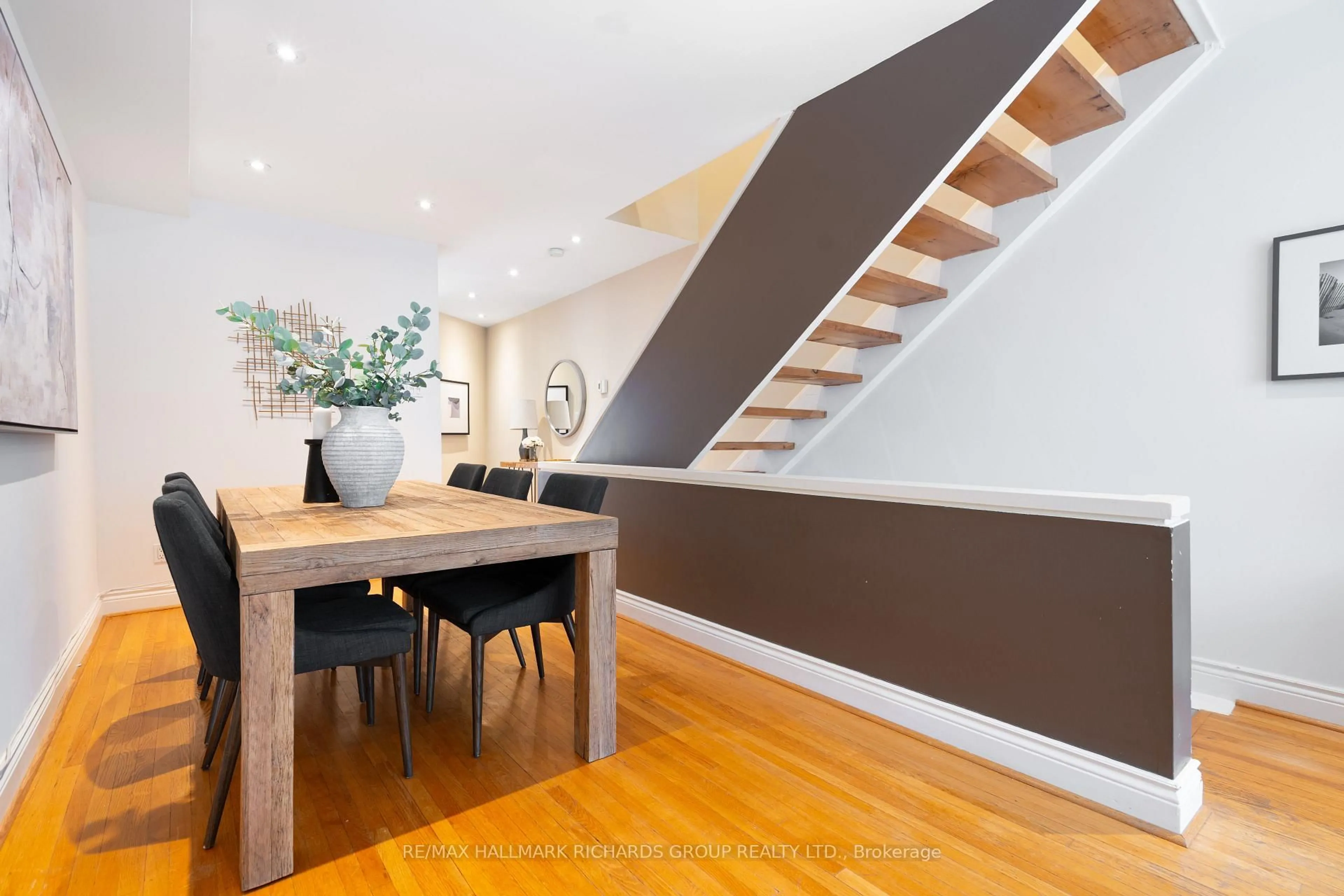 Stairs for 87 Norway Ave, Toronto Ontario M4L 1R3