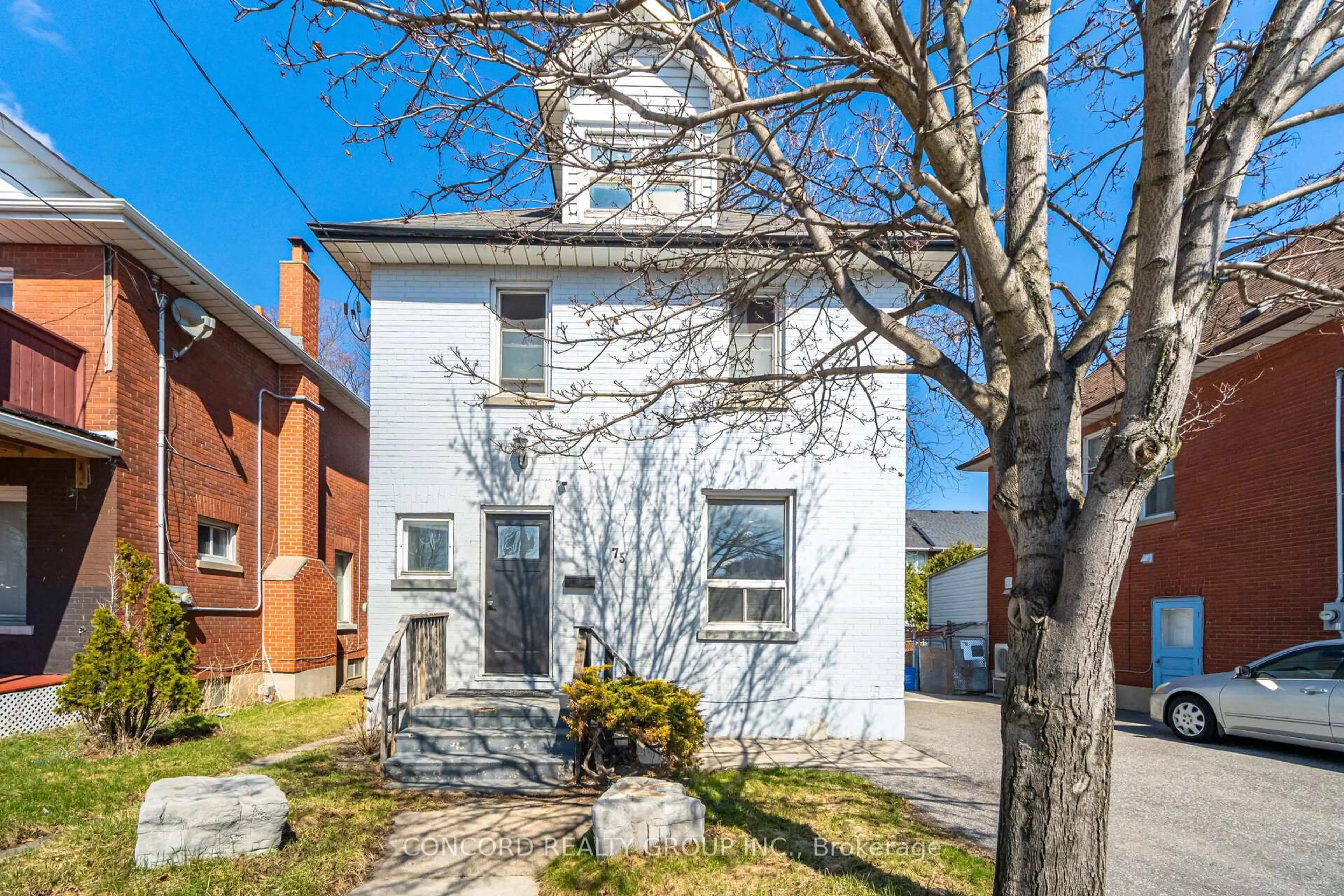 Home with brick exterior material, street for 75 Ritson Rd, Oshawa Ontario L1G 5P6