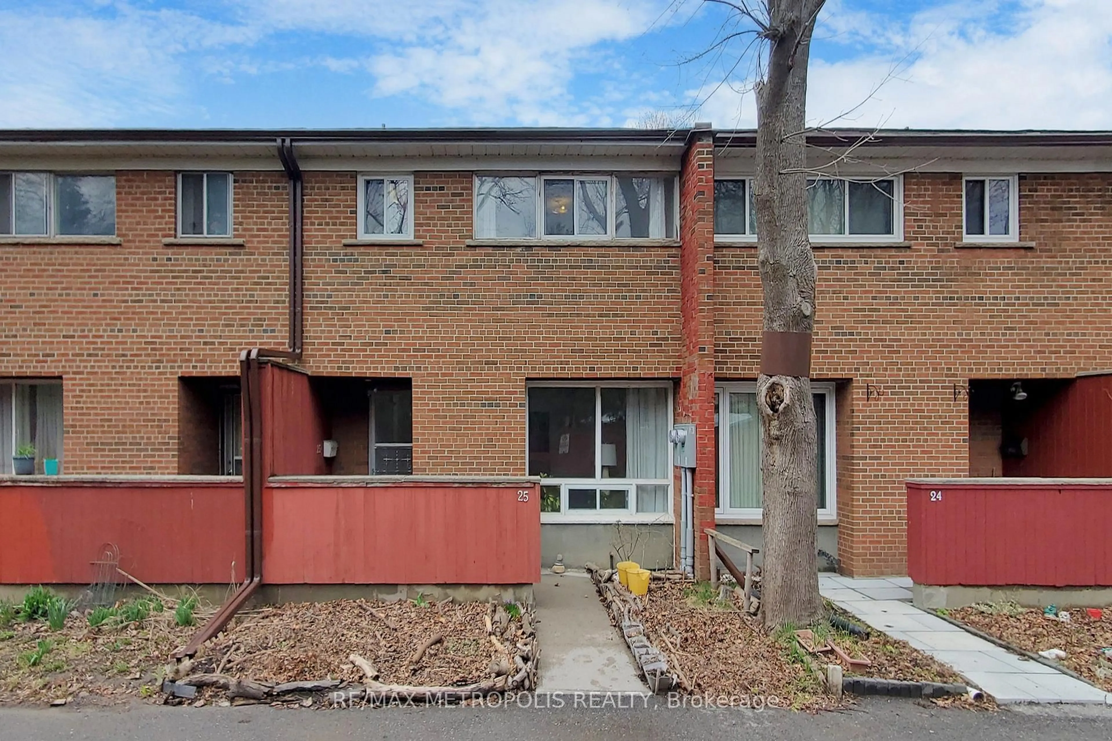 Unknown for 1021 Midland Ave #25, Toronto Ontario M1K 4G7