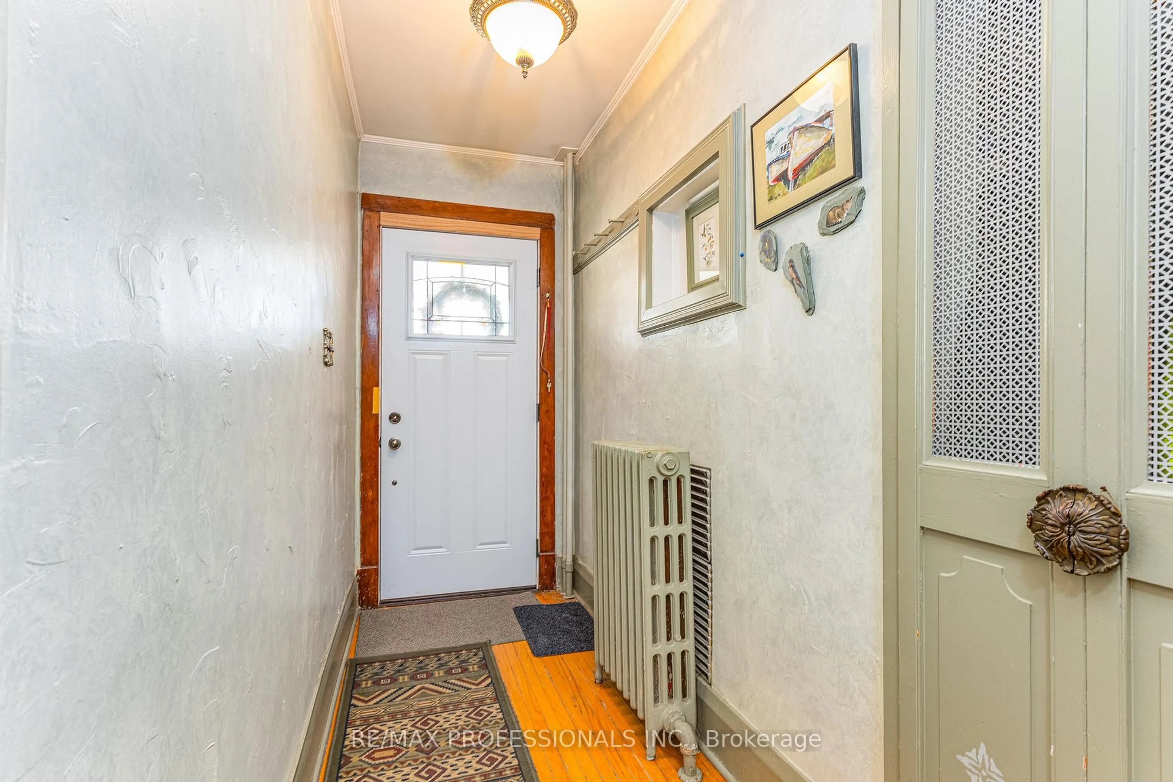 Indoor entryway for 9 Orley Ave, Toronto Ontario M4C 2B8