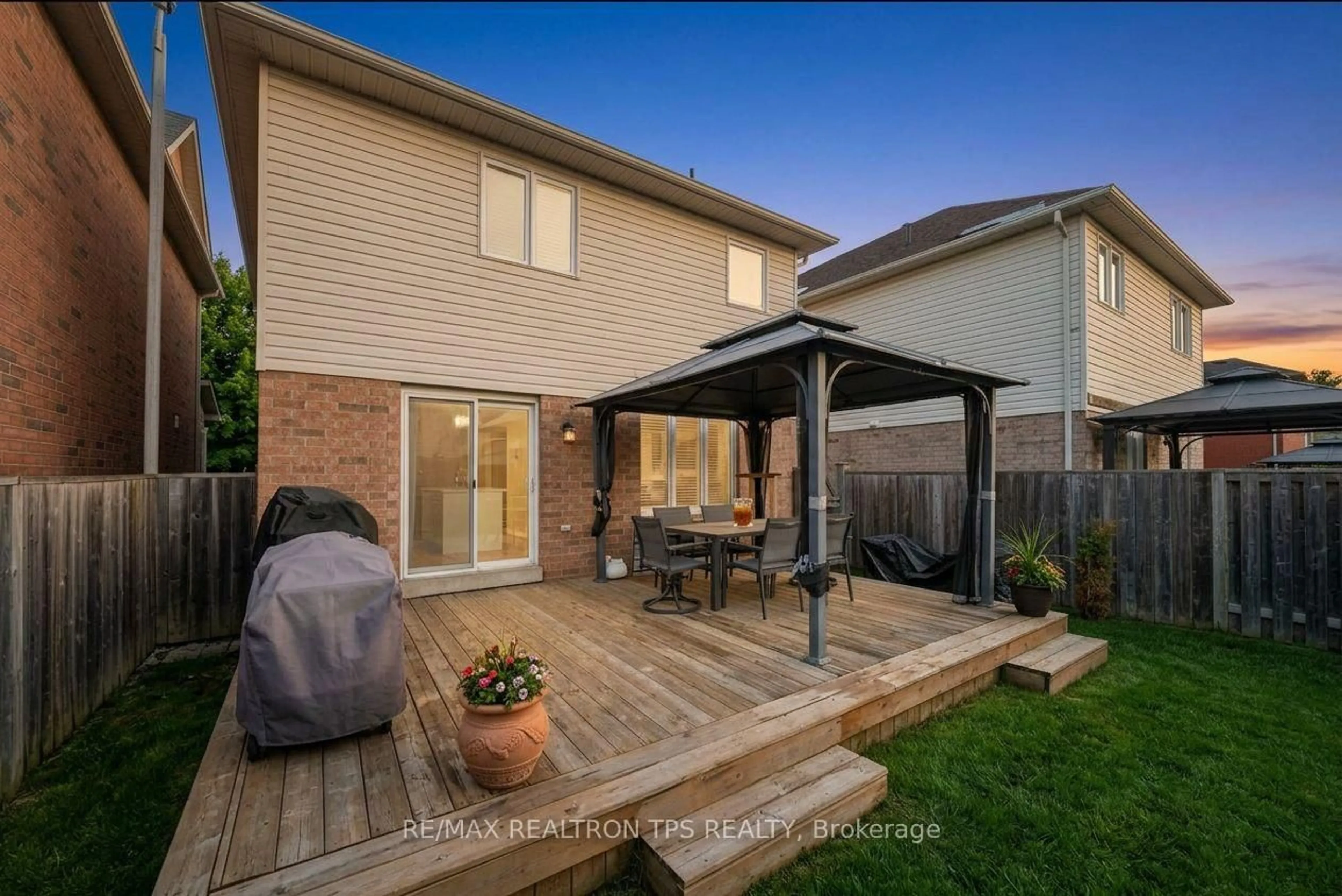 Patio, street for 87 Madden Pl, Clarington Ontario L1C 5K3