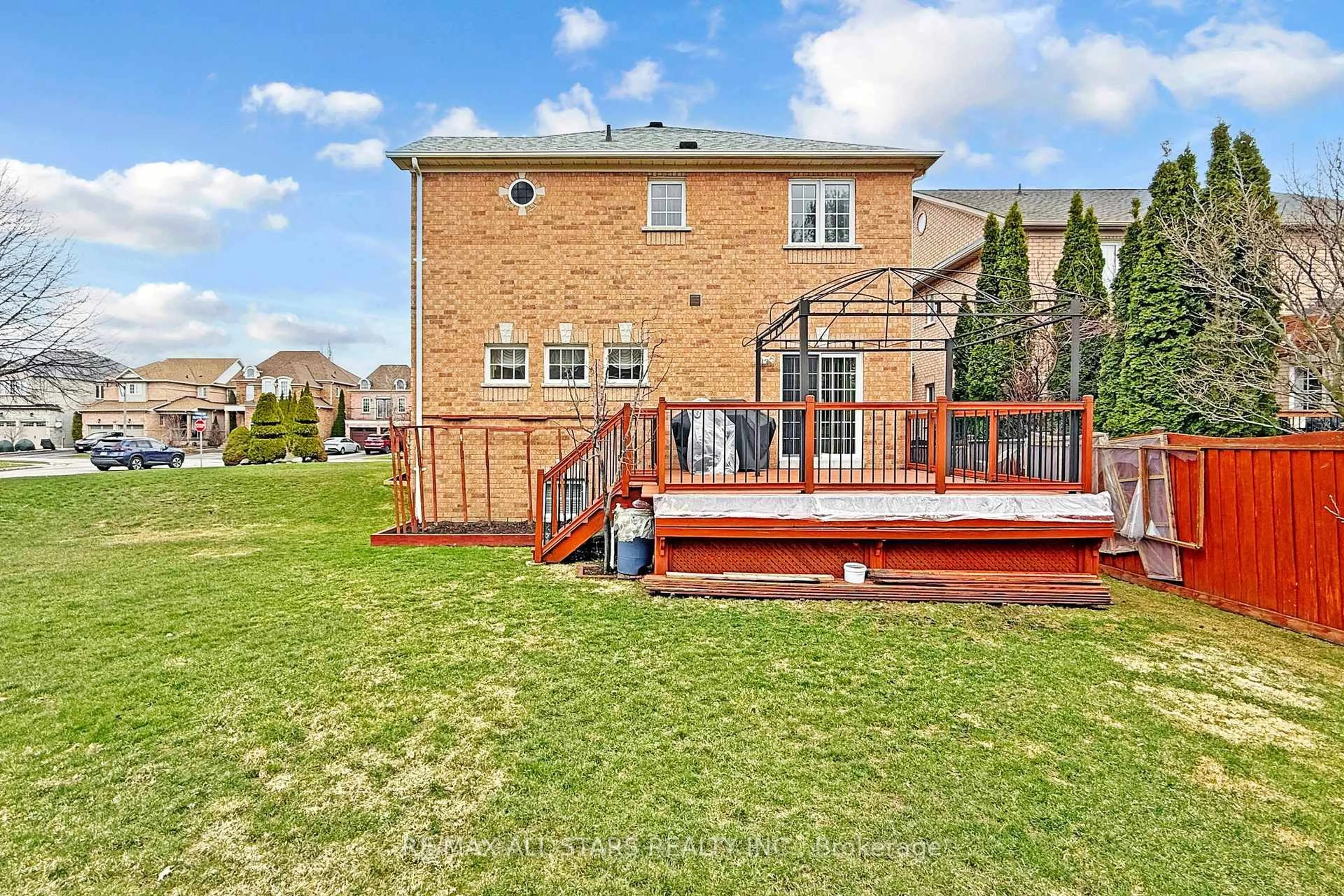 Patio, unknown for 75 Gloria Cres, Whitby Ontario L1P 1V3