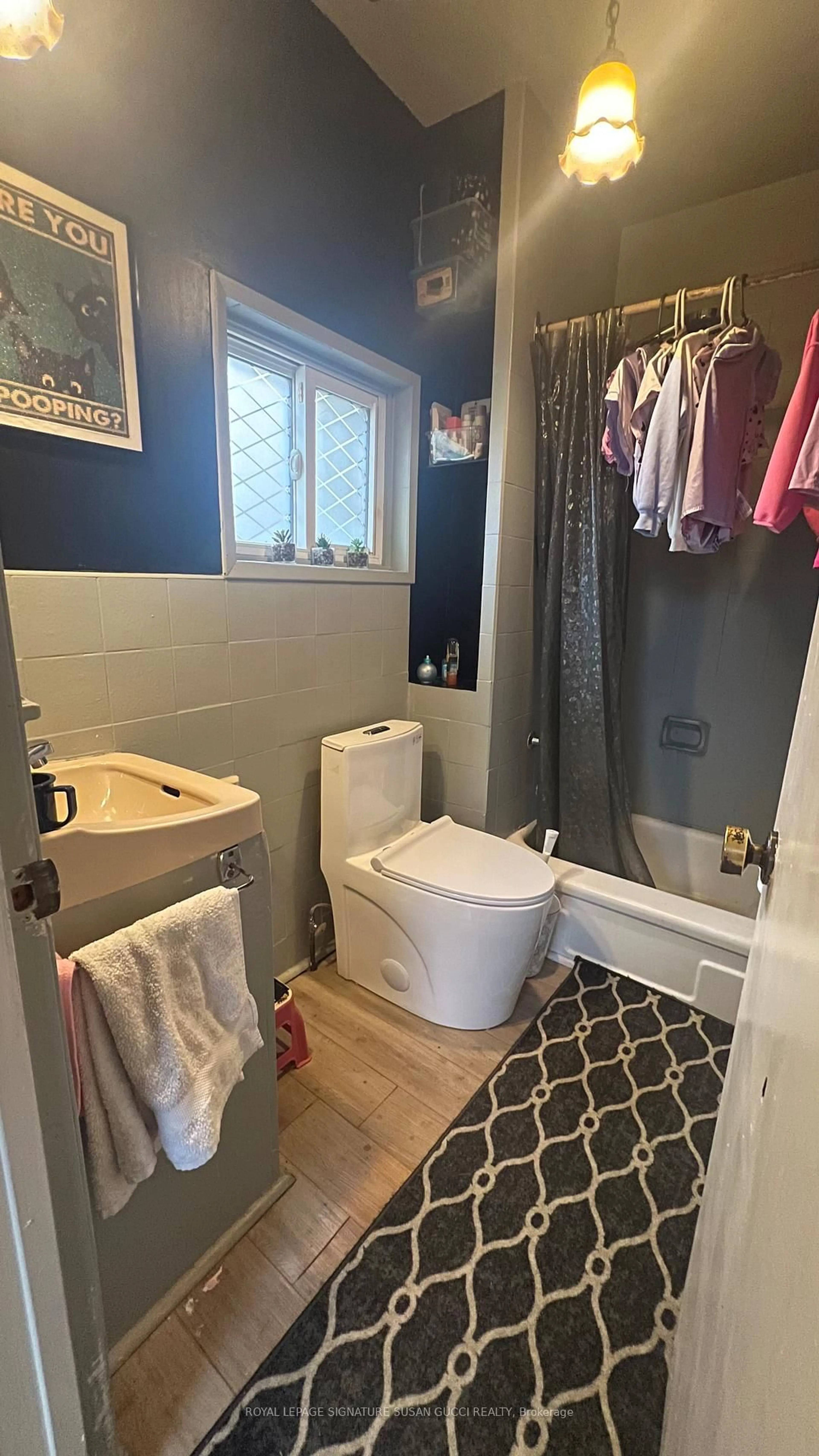 Standard bathroom, unknown for 840 Sammon Ave, Toronto Ontario M4C 2E8