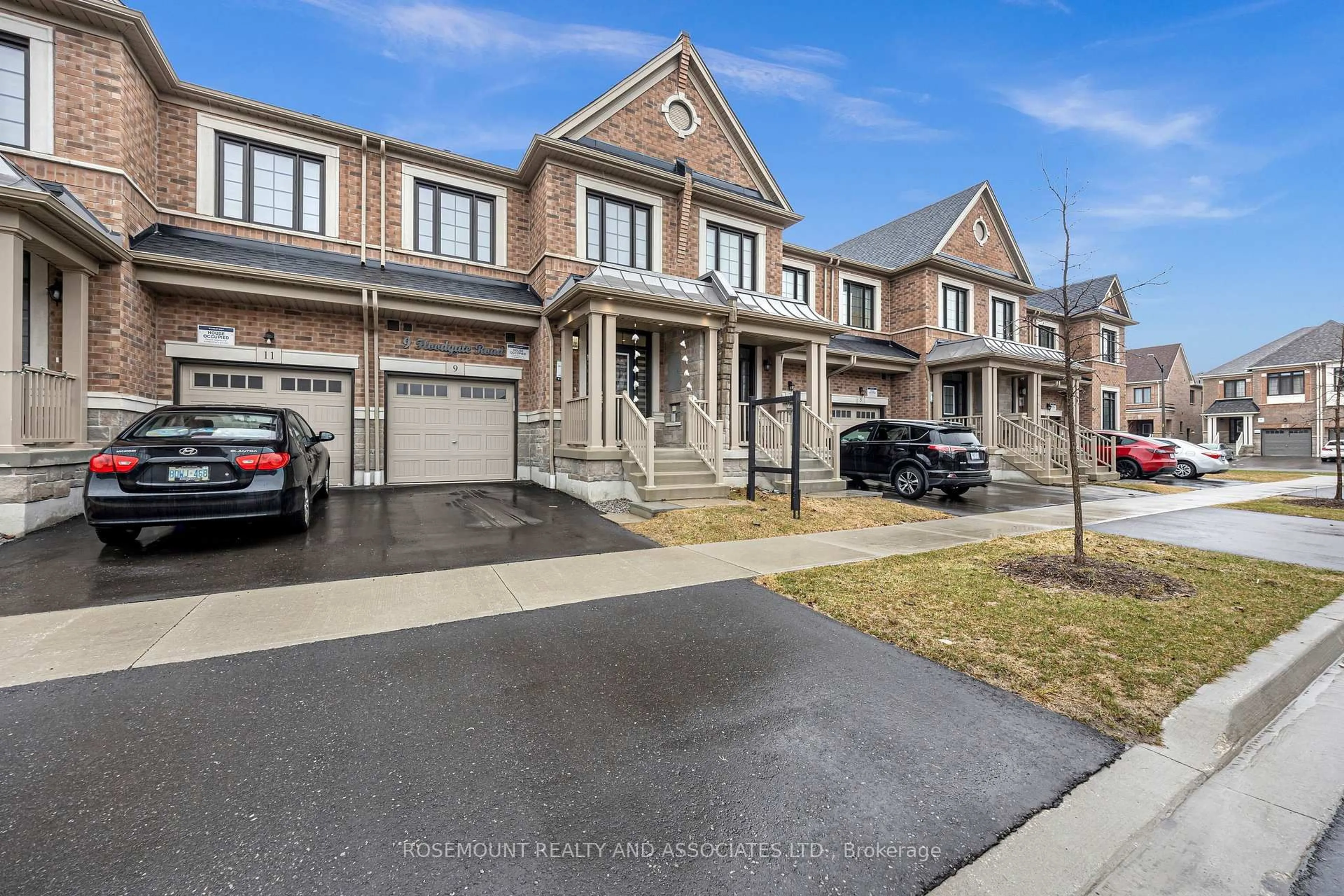 A pic from outside/outdoor area/front of a property/back of a property/a pic from drone, street for 9 Floodgate Rd, Whitby Ontario L1P 0P5