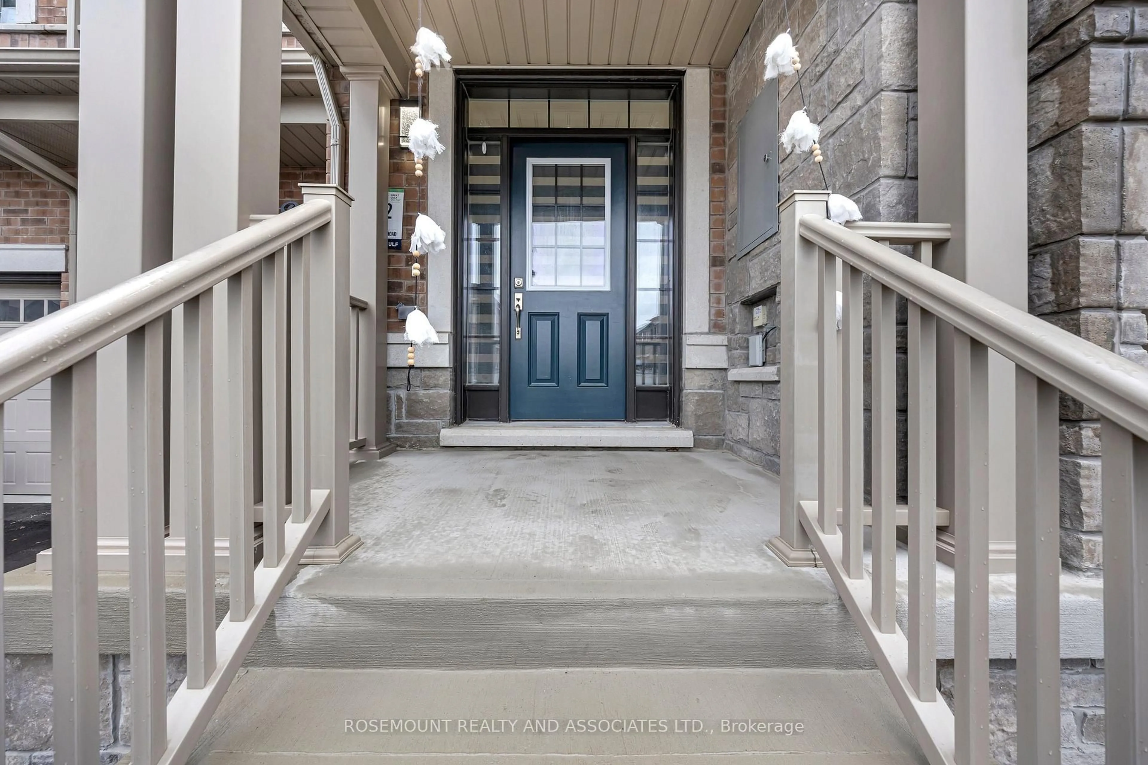 Indoor entryway for 9 Floodgate Rd, Whitby Ontario L1P 0P5