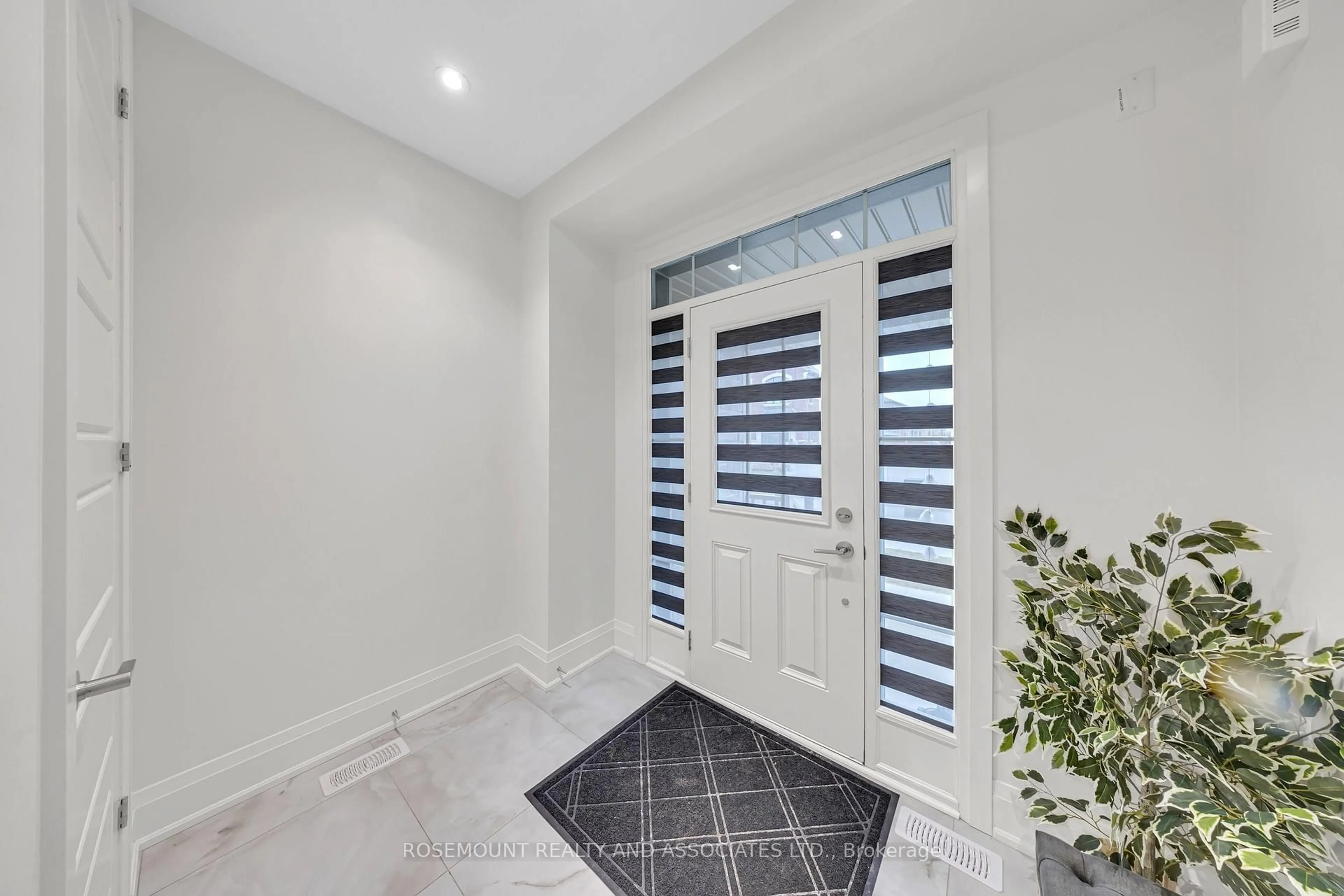 Indoor entryway for 9 Floodgate Rd, Whitby Ontario L1P 0P5