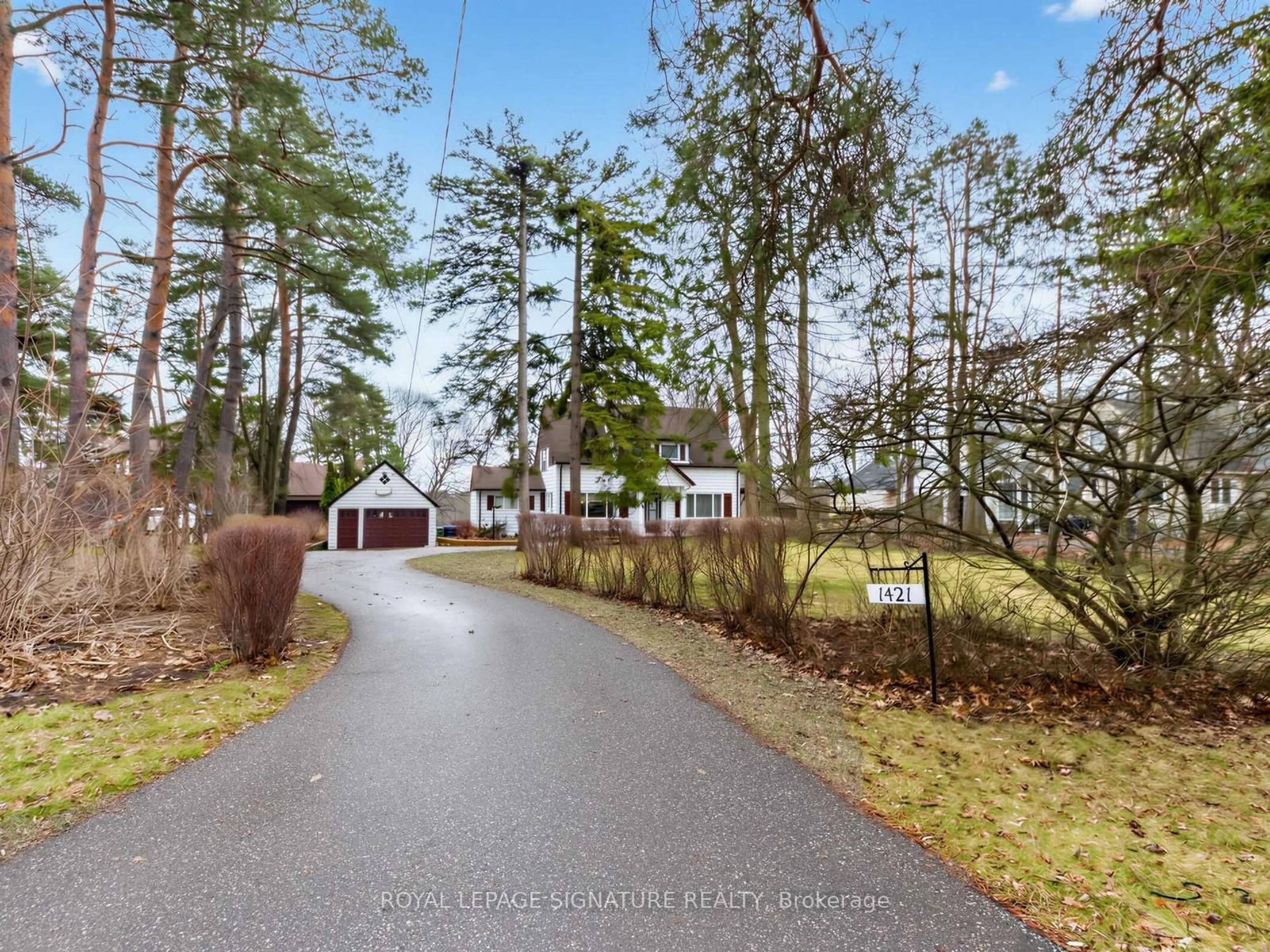 A pic from outside/outdoor area/front of a property/back of a property/a pic from drone, street for 1421 Military Tr, Toronto Ontario M1C 1A7
