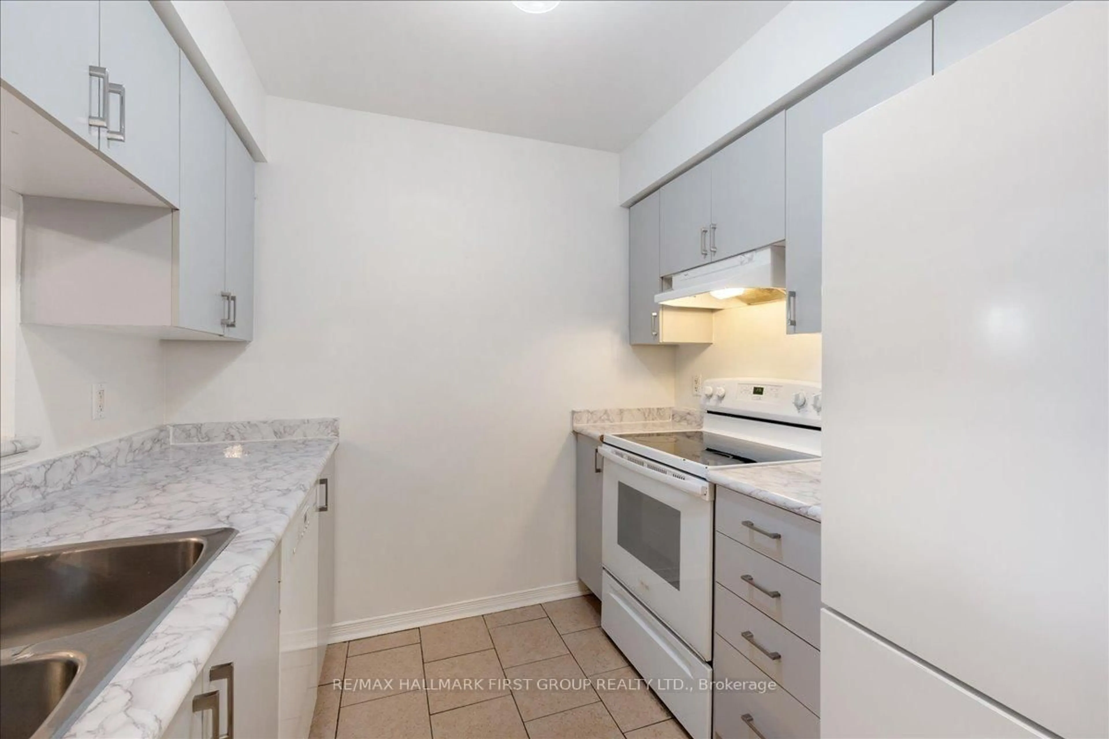 Standard kitchen, unknown for 1200 The Esplanade N Rd #320, Pickering Ontario L1V 6V3