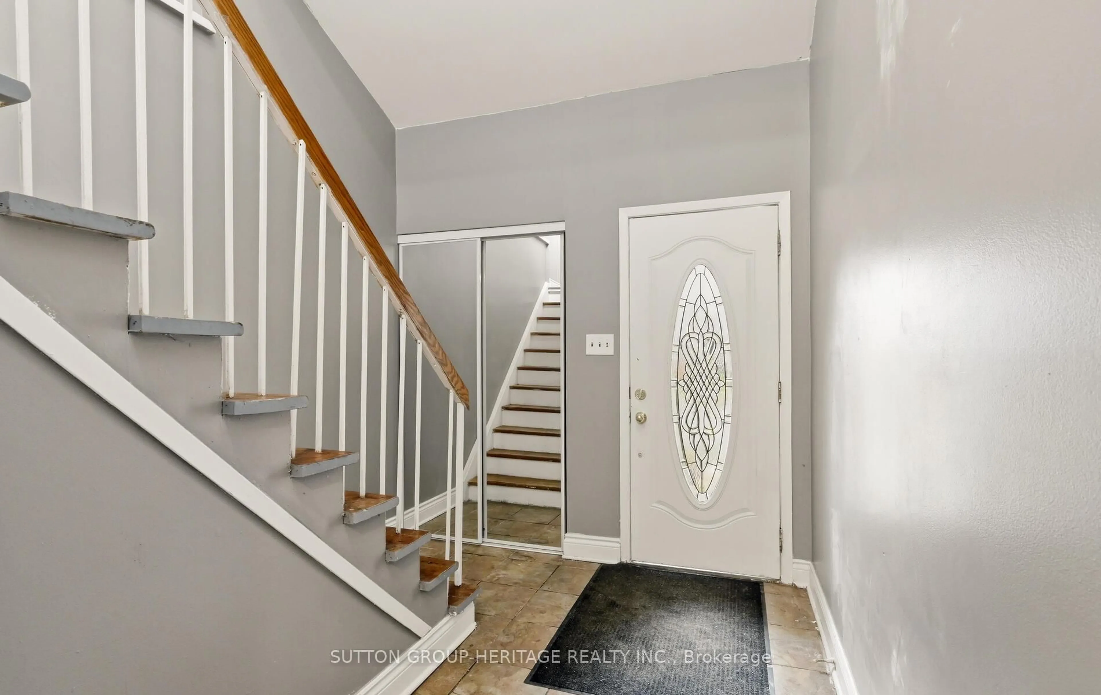 Indoor entryway for 1778 Bronte Sq, Pickering Ontario L1V 3B9