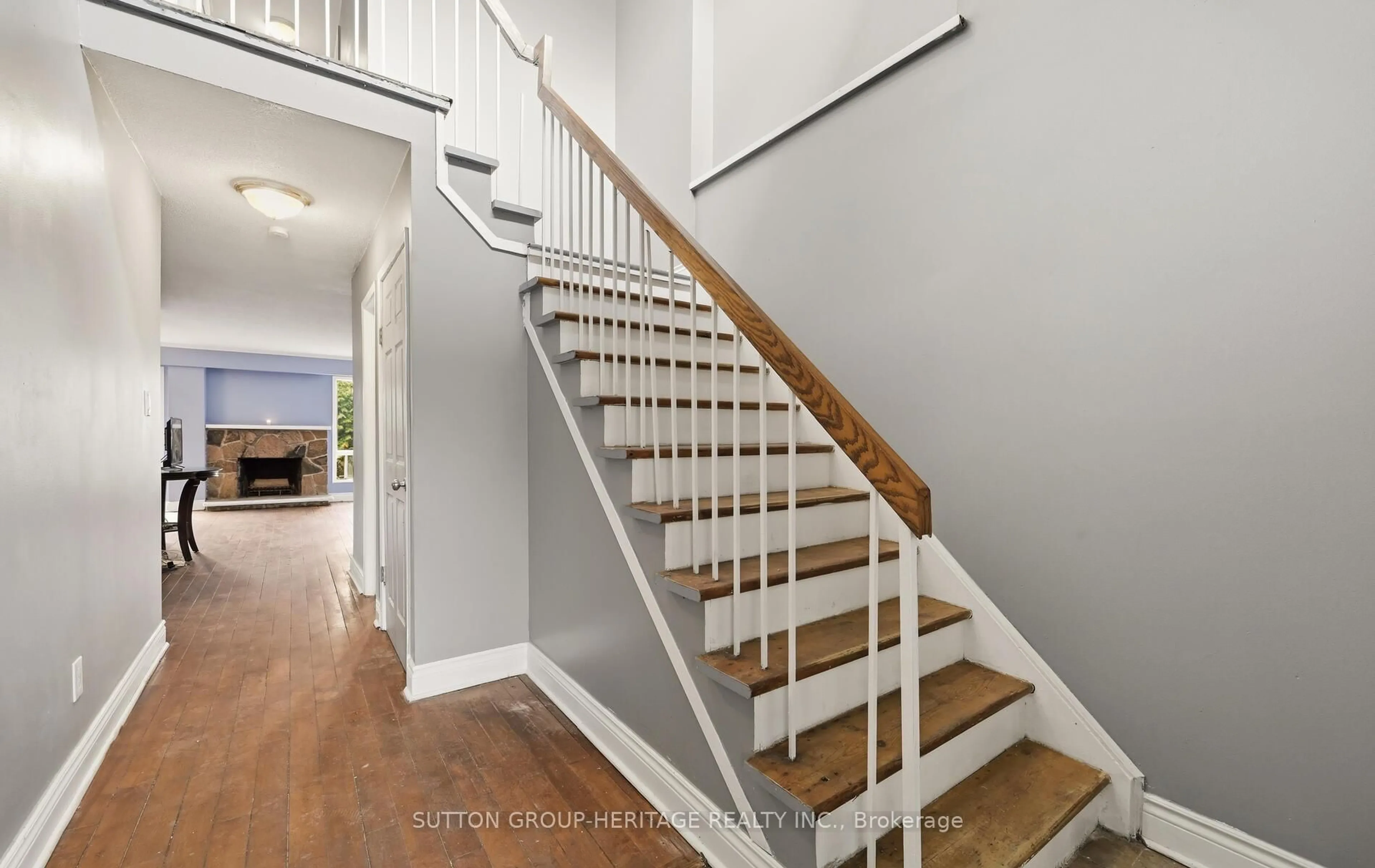 Stairs for 1778 Bronte Sq, Pickering Ontario L1V 3B9
