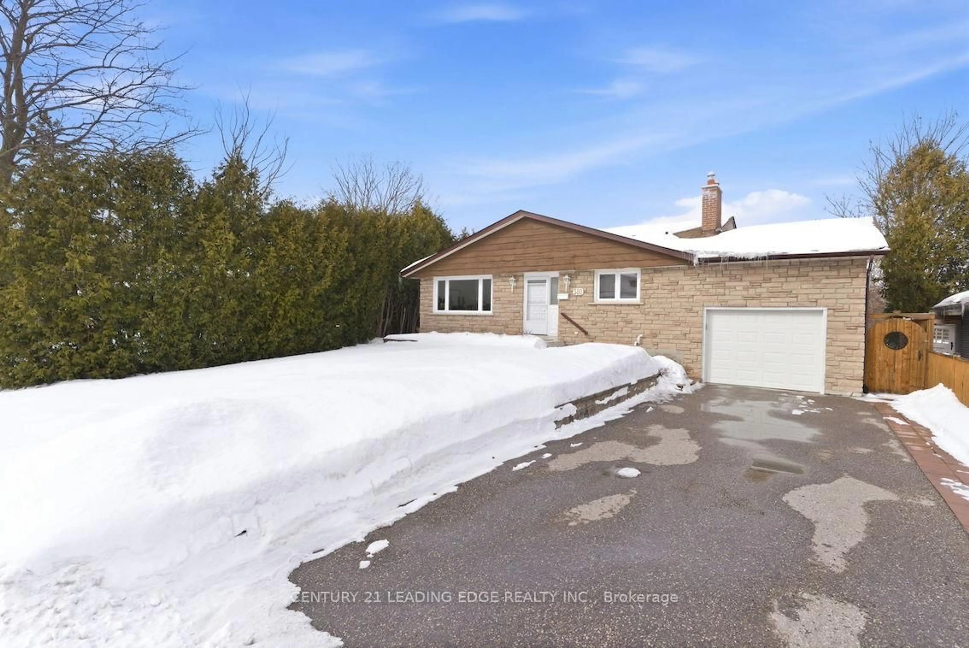 A pic from outside/outdoor area/front of a property/back of a property/a pic from drone, street for 581 Arnhem Dr, Oshawa Ontario L1G 2J7