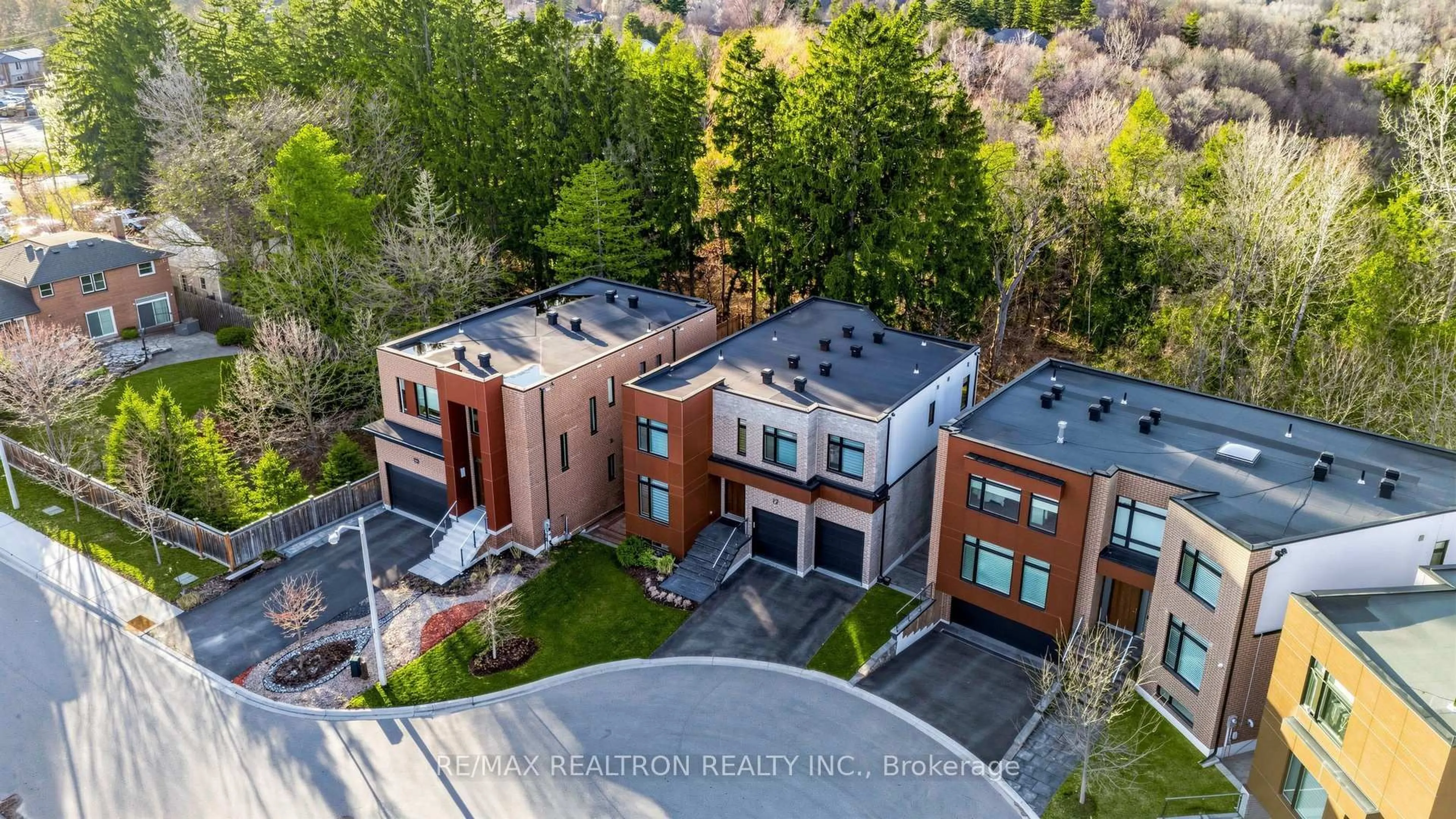 A pic from outside/outdoor area/front of a property/back of a property/a pic from drone, unknown for 12 Elaine Lennox Crt, Toronto Ontario M1B 0C1