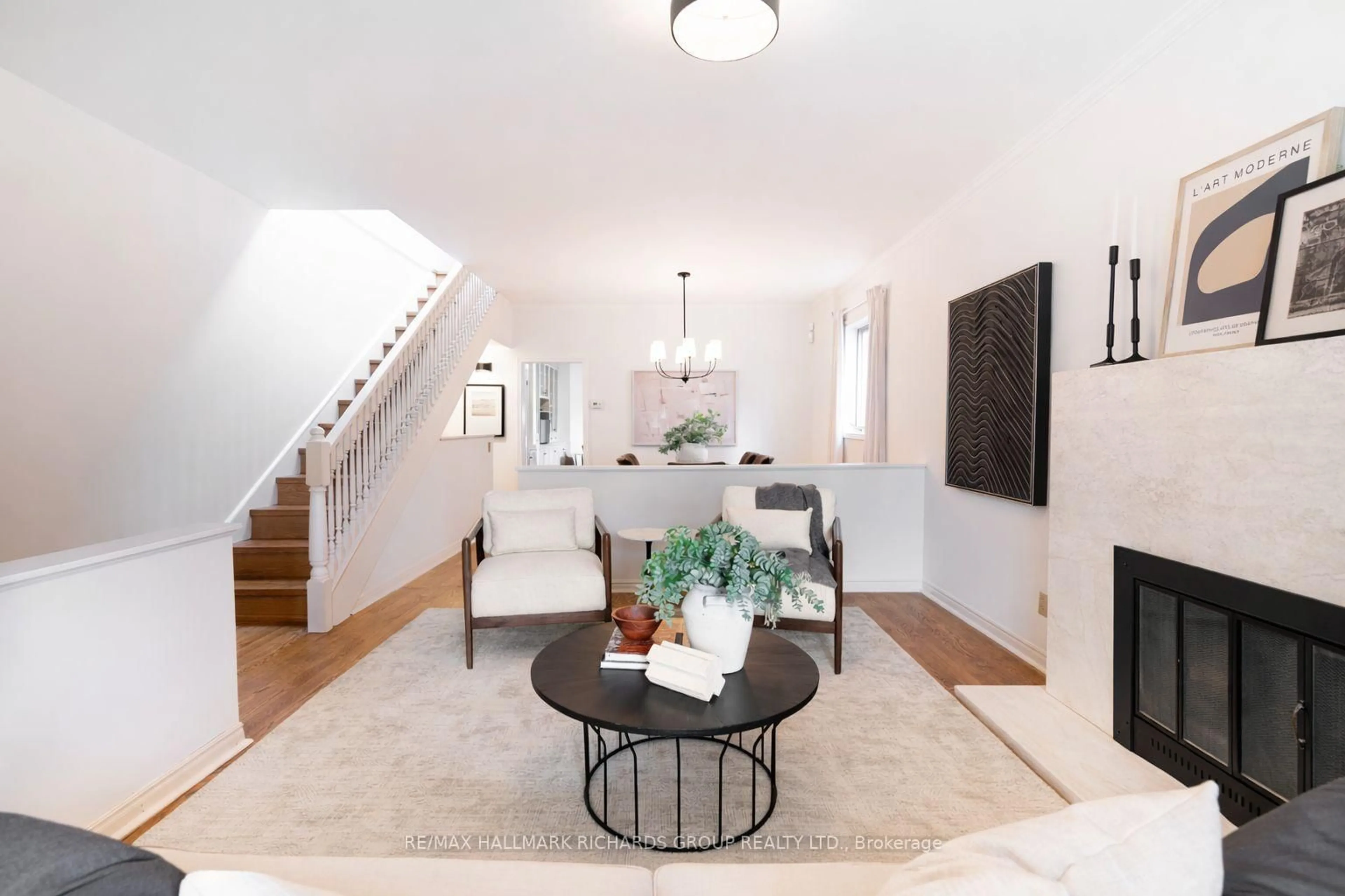 Indoor entryway for 20 Juniper Ave, Toronto Ontario M4L 1S2