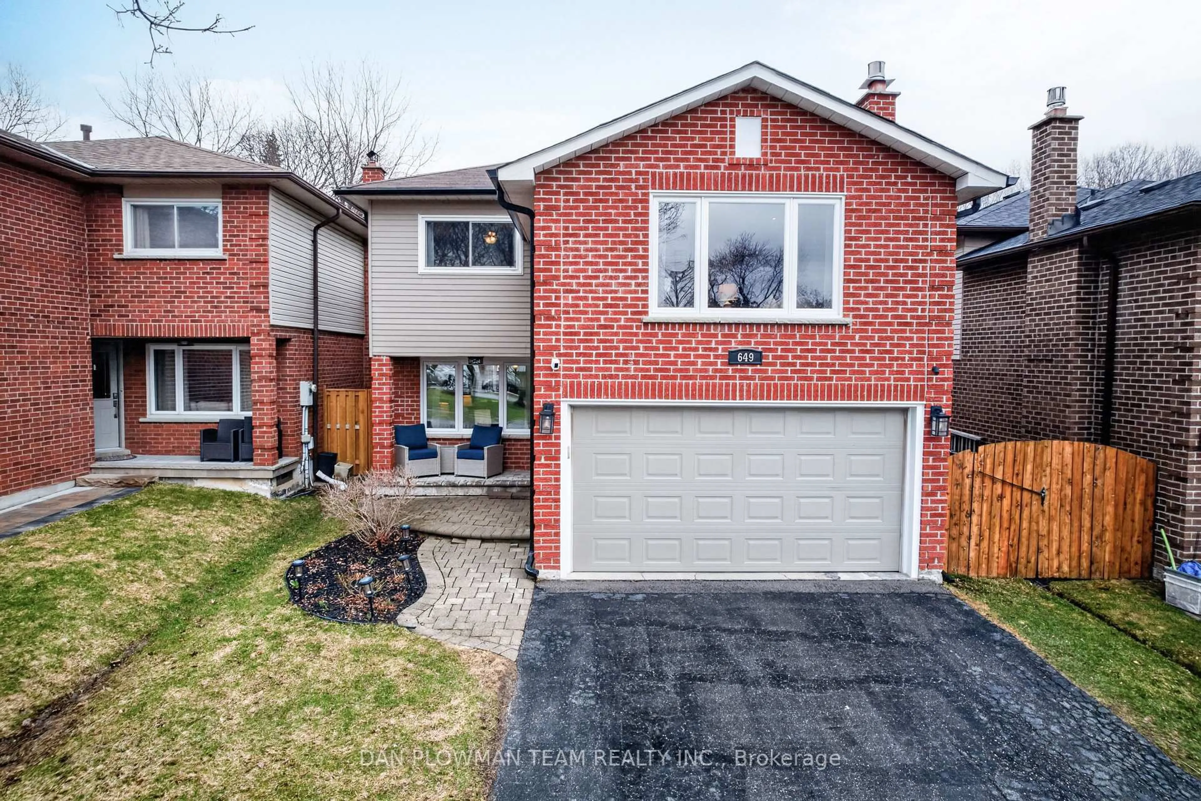 Home with brick exterior material, street for 649 Dunn Cres, Pickering Ontario L1W 3T4