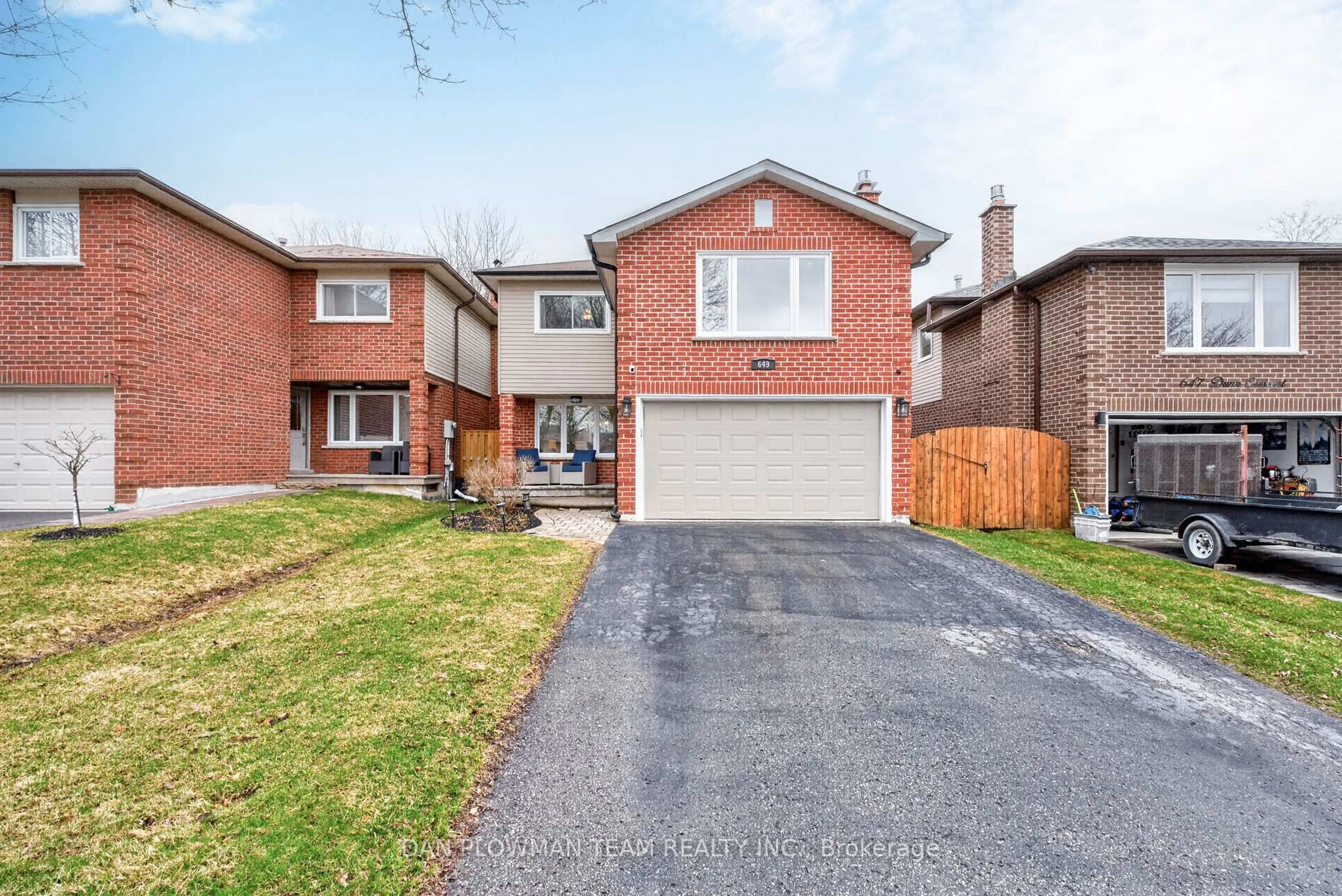 Home with brick exterior material, street for 649 Dunn Cres, Pickering Ontario L1W 3T4