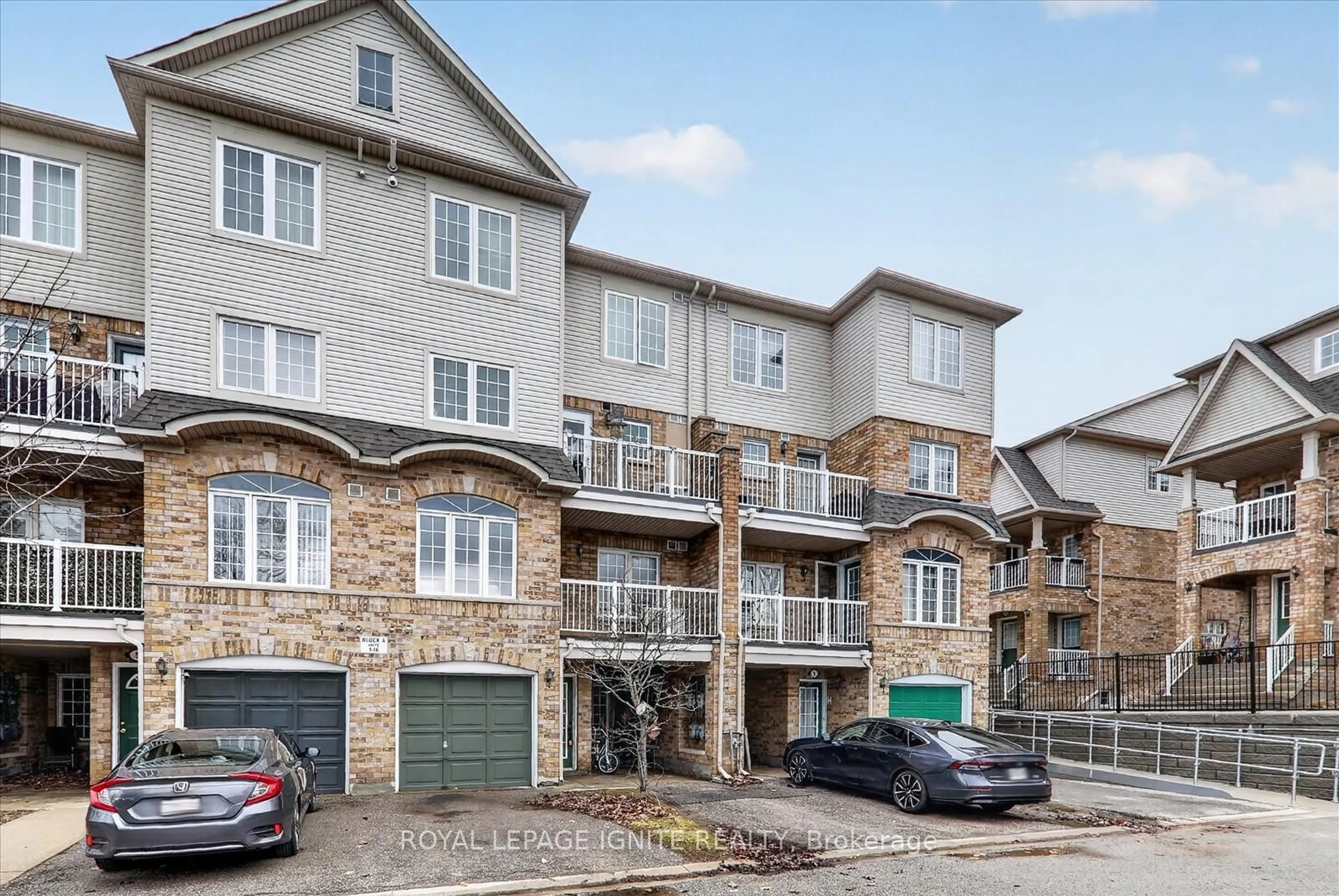 A pic from outside/outdoor area/front of a property/back of a property/a pic from drone, unknown for 42 Pinery Tr #4, Toronto Ontario M1B 6H9