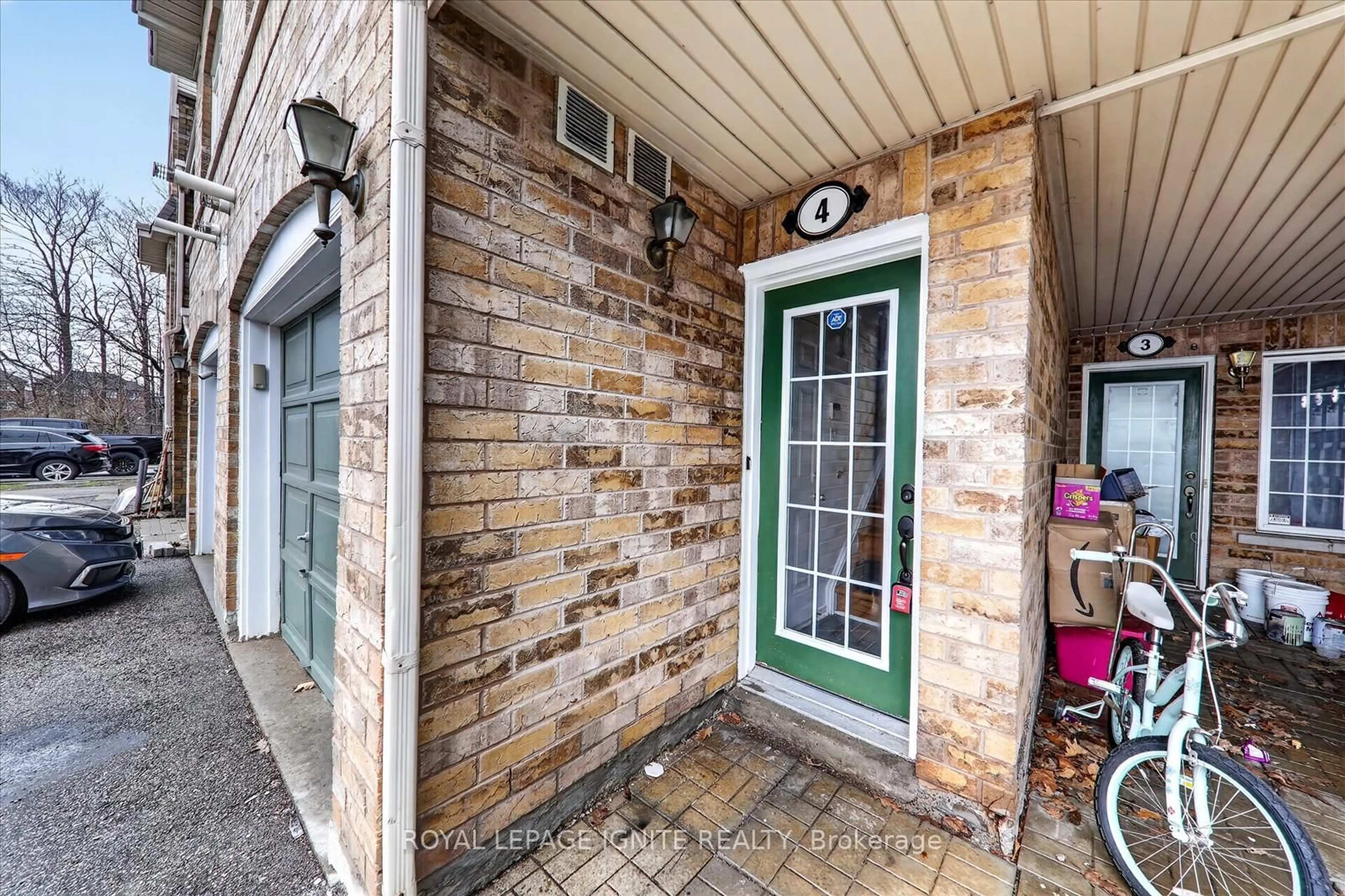 Unknown for 42 Pinery Tr #4, Toronto Ontario M1B 6H9