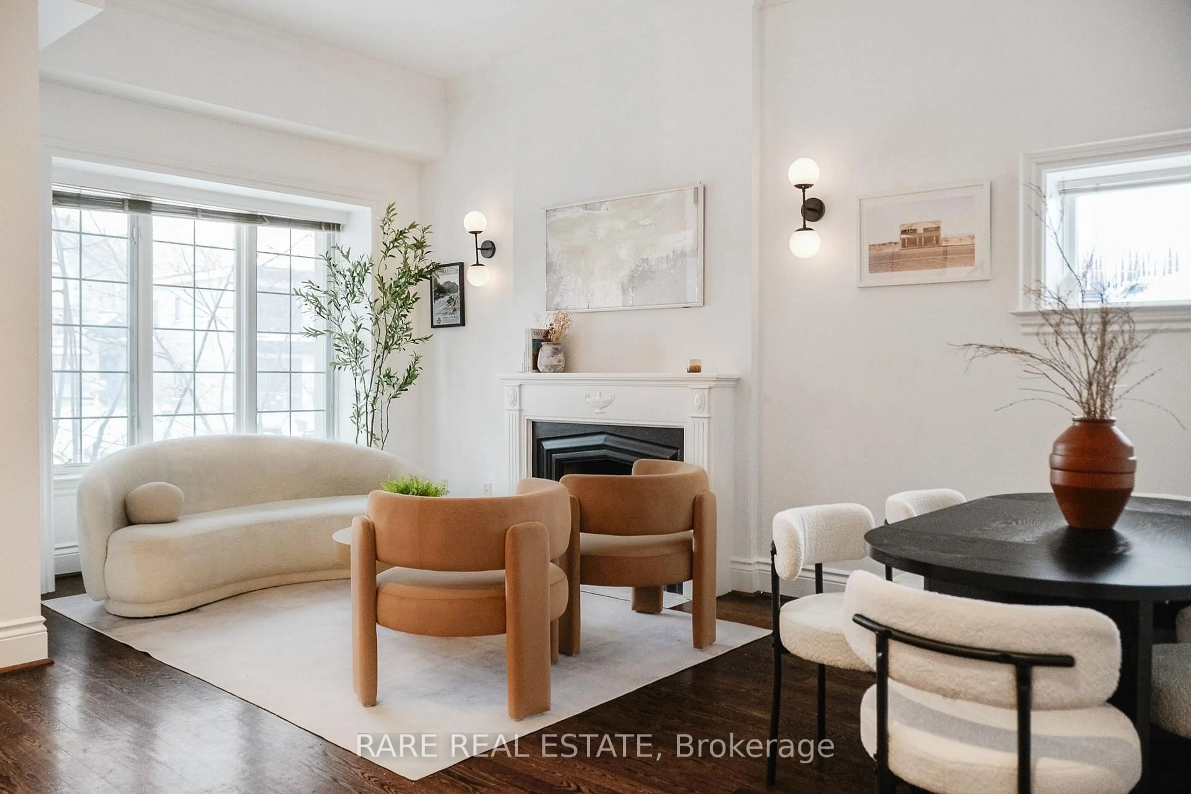 Living room with furniture, unknown for 33 Red Deer Ave, Toronto Ontario M1N 2Z1