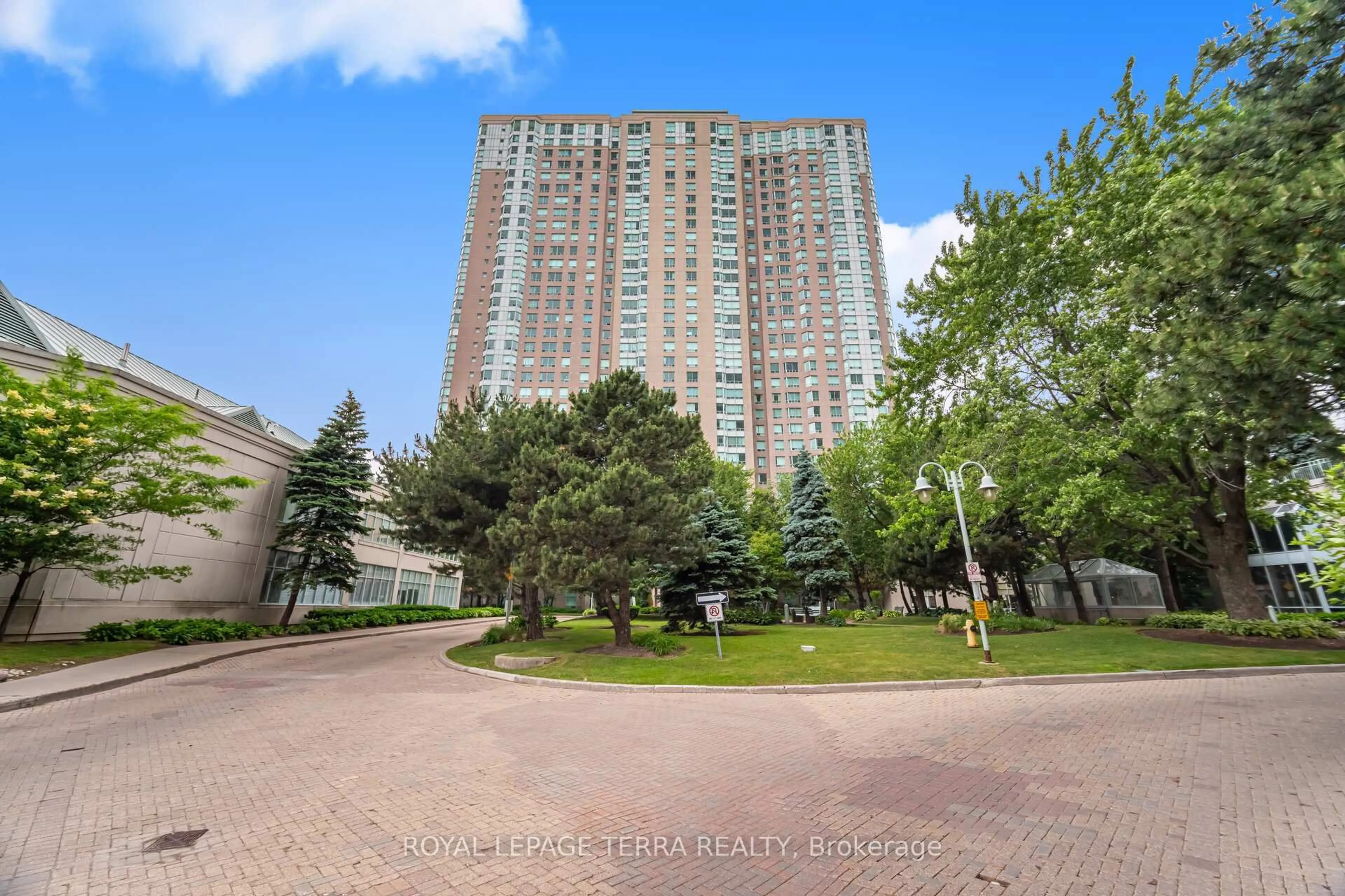 Patio, unknown for 68 Corporate Dr #833, Toronto Ontario M1H 3H3