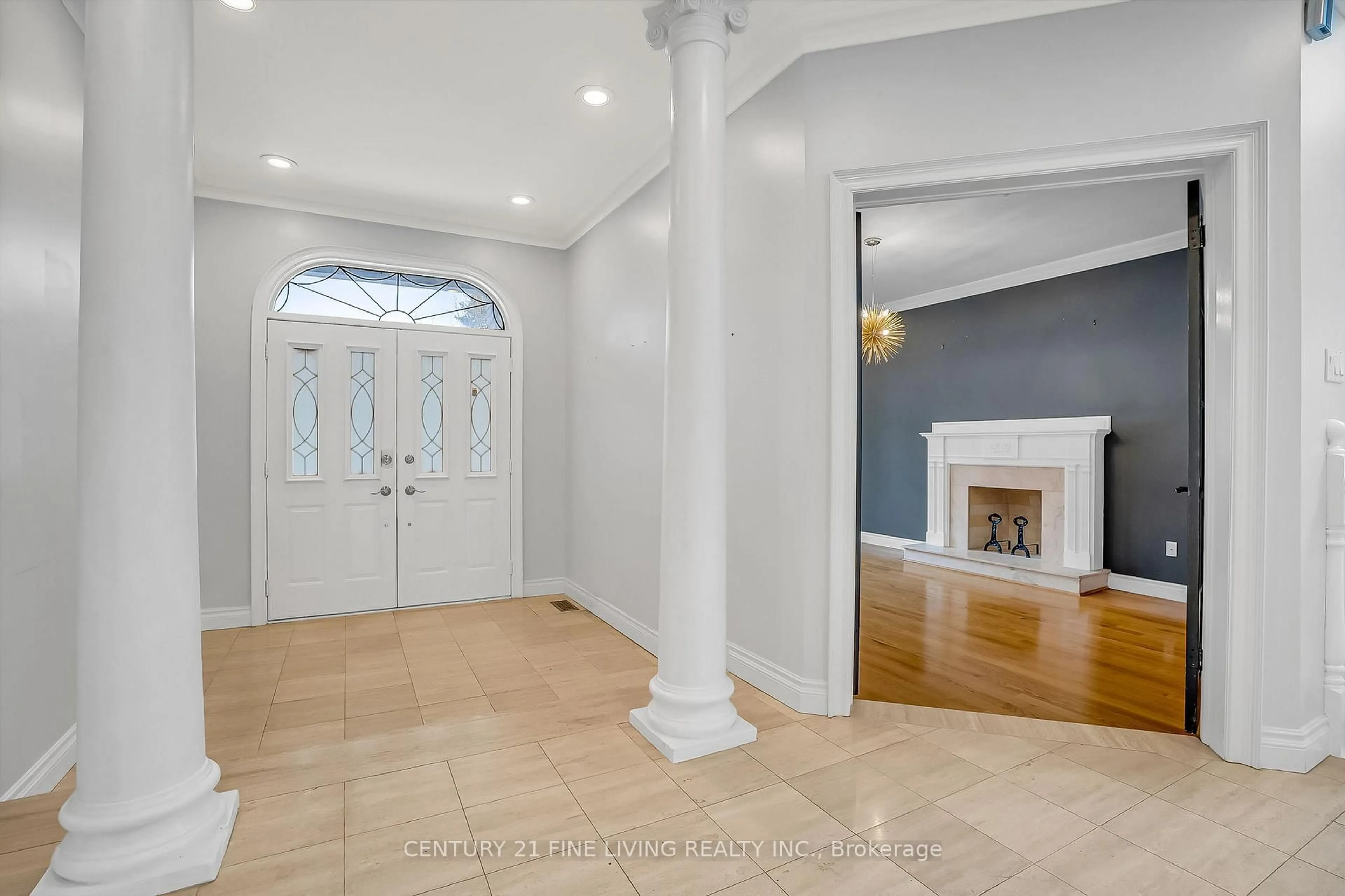 Indoor entryway for 140 Bathgate Dr, Toronto Ontario M1C 1T5