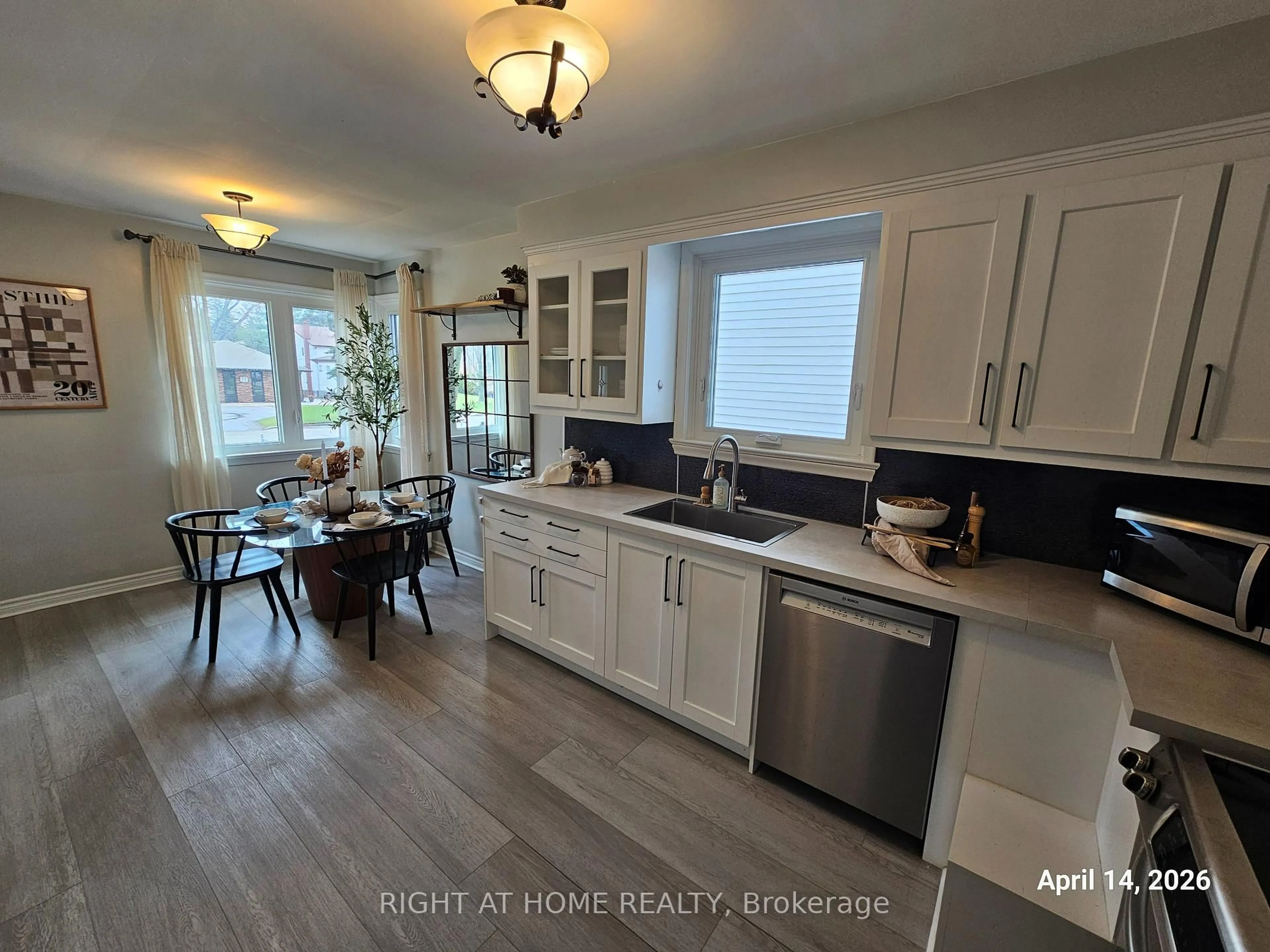 Open concept kitchen, unknown for 32 Muir Dr, Toronto Ontario M1M 3B4