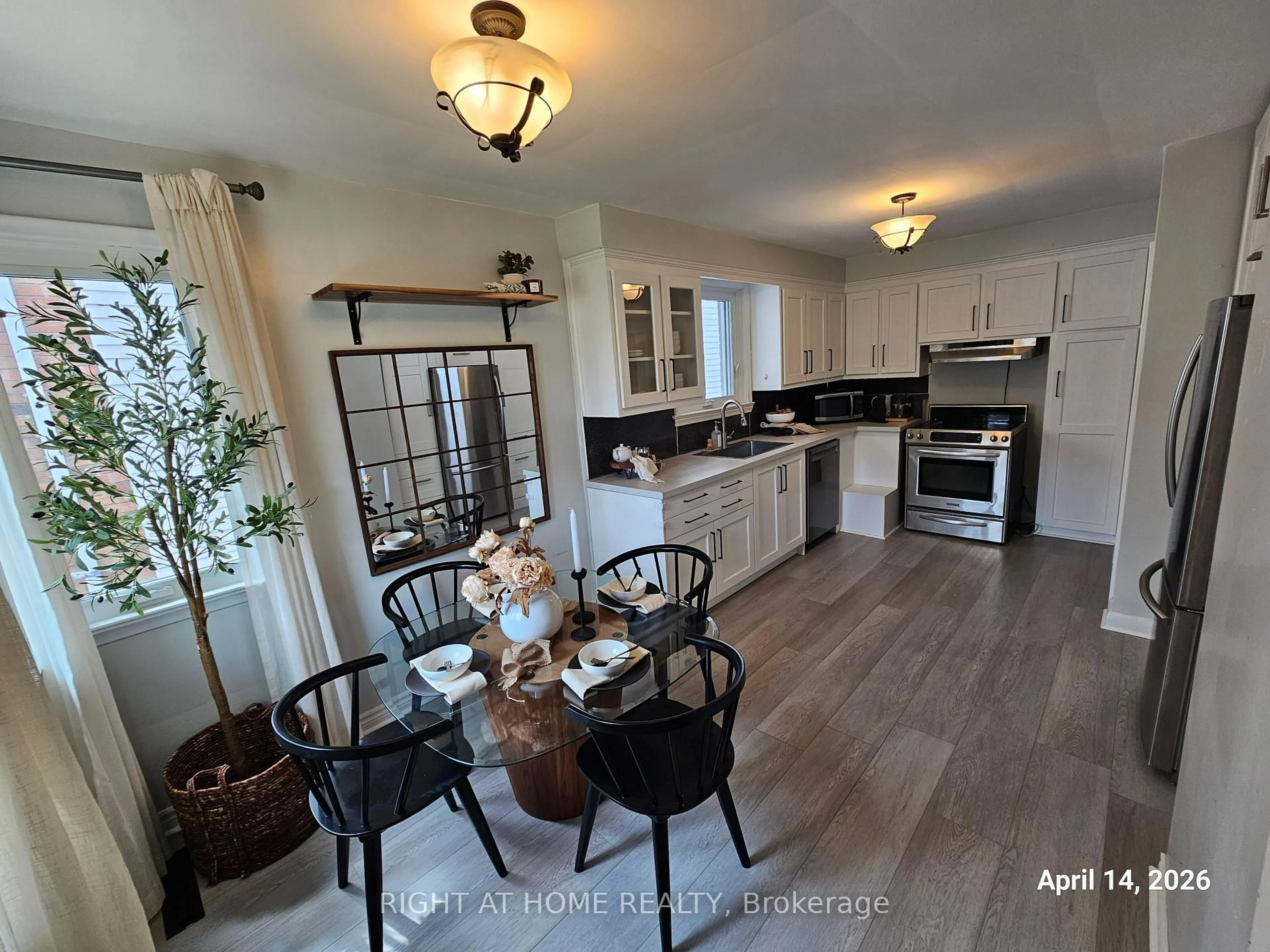 Open concept kitchen, unknown for 32 Muir Dr, Toronto Ontario M1M 3B4