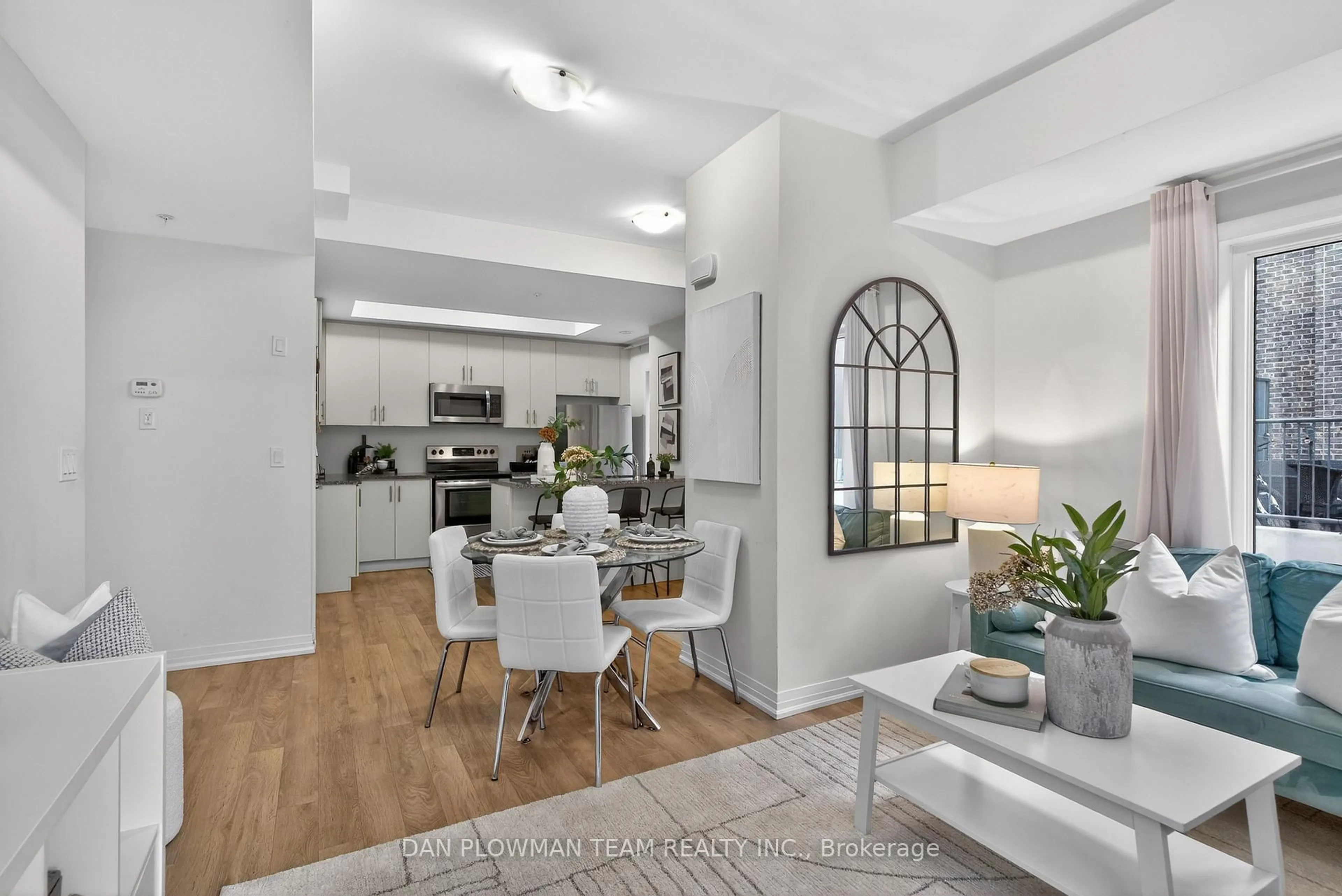 Open concept kitchen, unknown for 2635 William Jackson Dr #1001, Pickering Ontario L1X 0L5