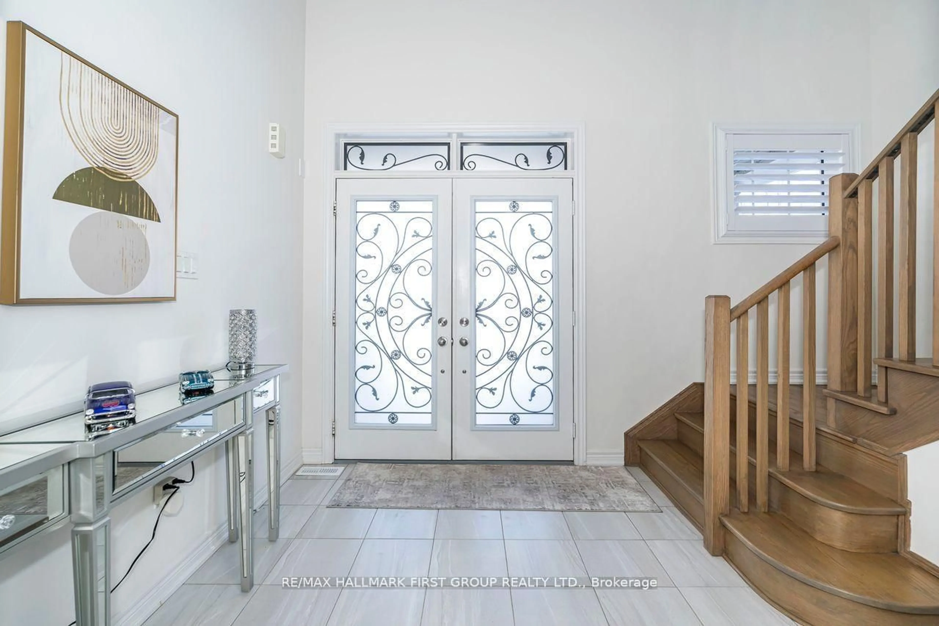 Indoor entryway for 5 Toulouse St, Whitby Ontario L1P 0J2