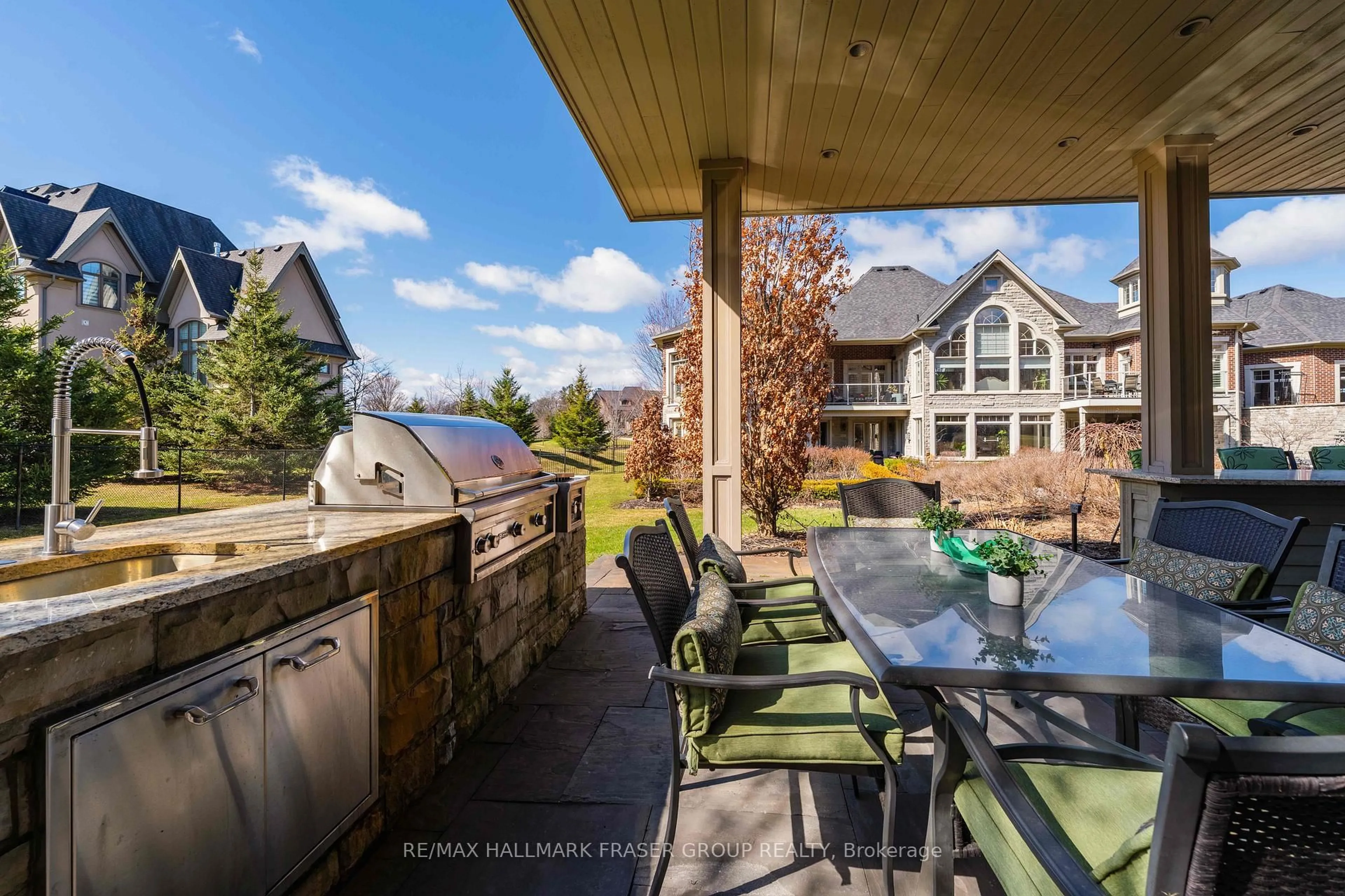 Patio, unknown for 3335 Hollywood Crt, Pickering Ontario L1X 0A3