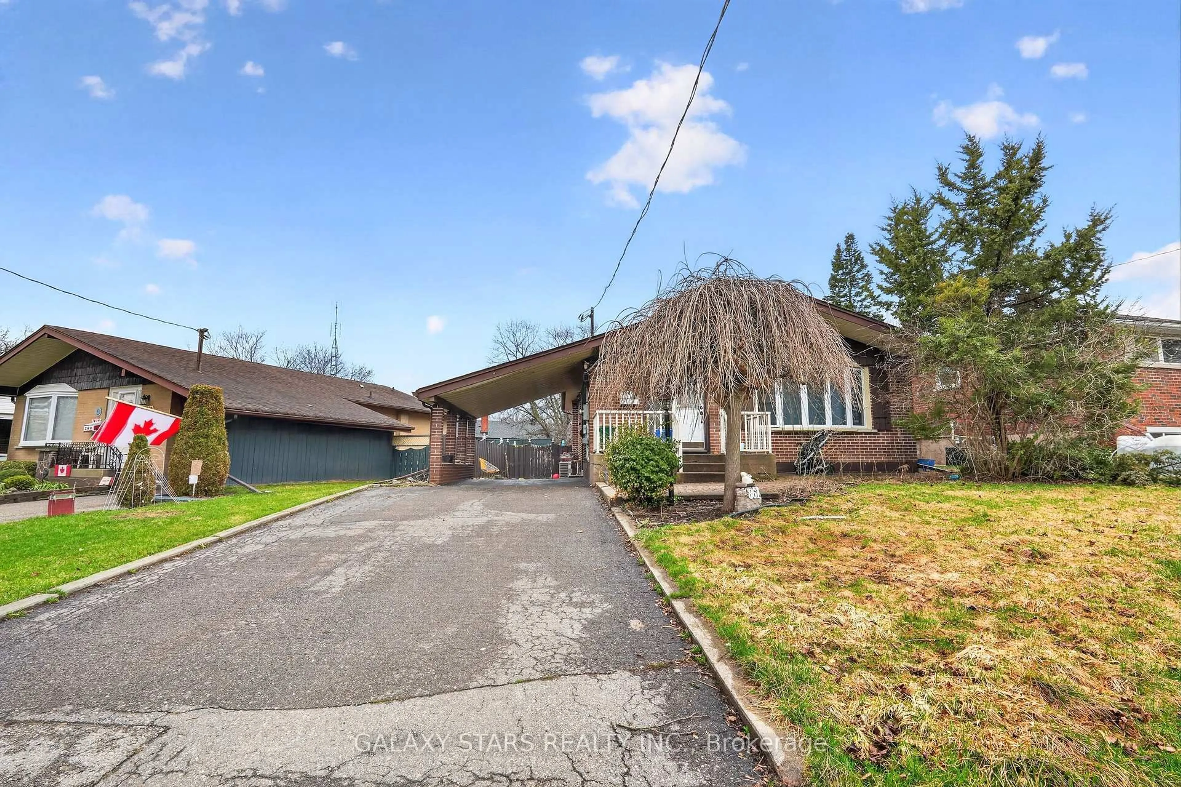 A pic from outside/outdoor area/front of a property/back of a property/a pic from drone, street for 861 Florell Dr, Oshawa Ontario L1H 6V9