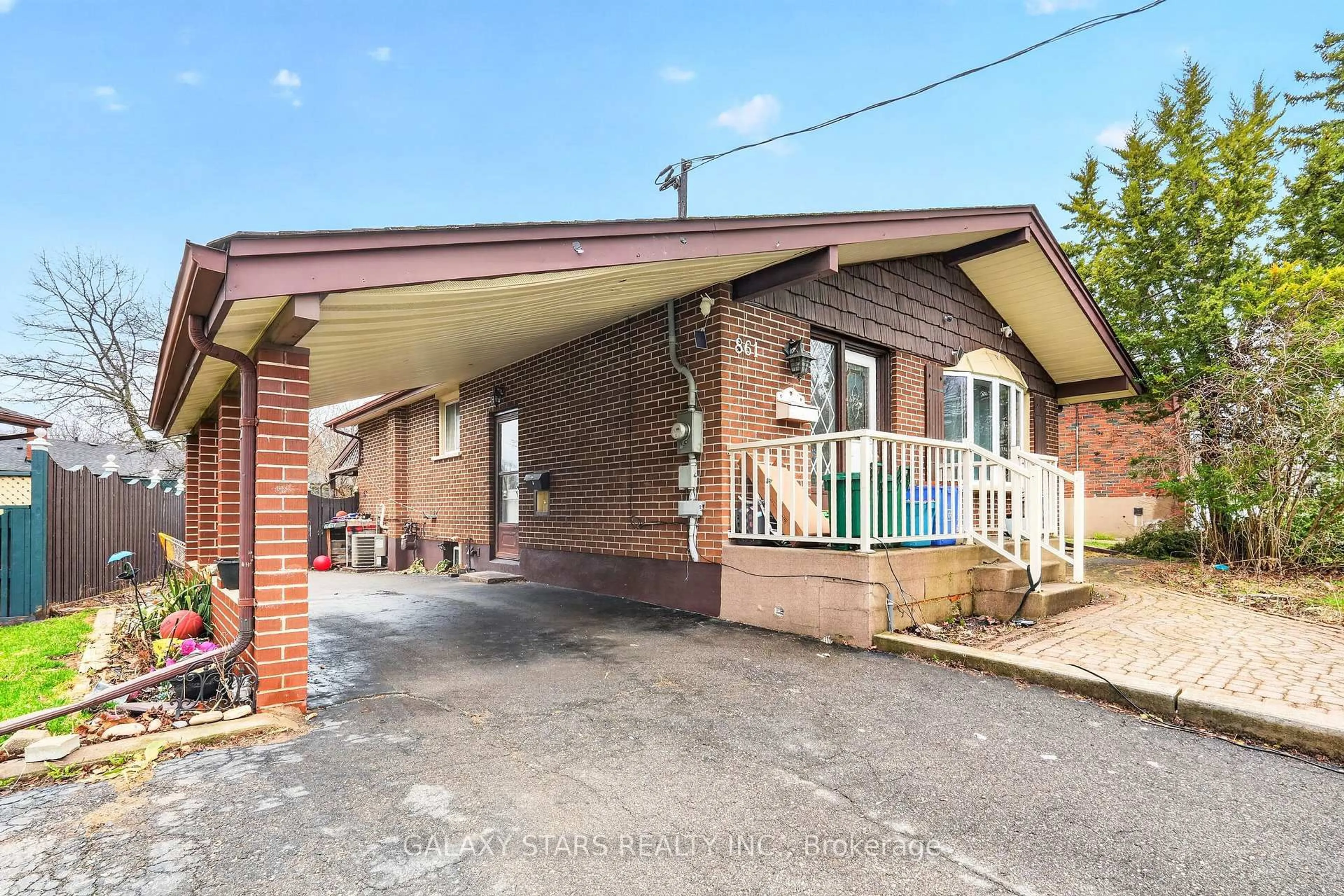 Patio, unknown for 861 Florell Dr, Oshawa Ontario L1H 6V9