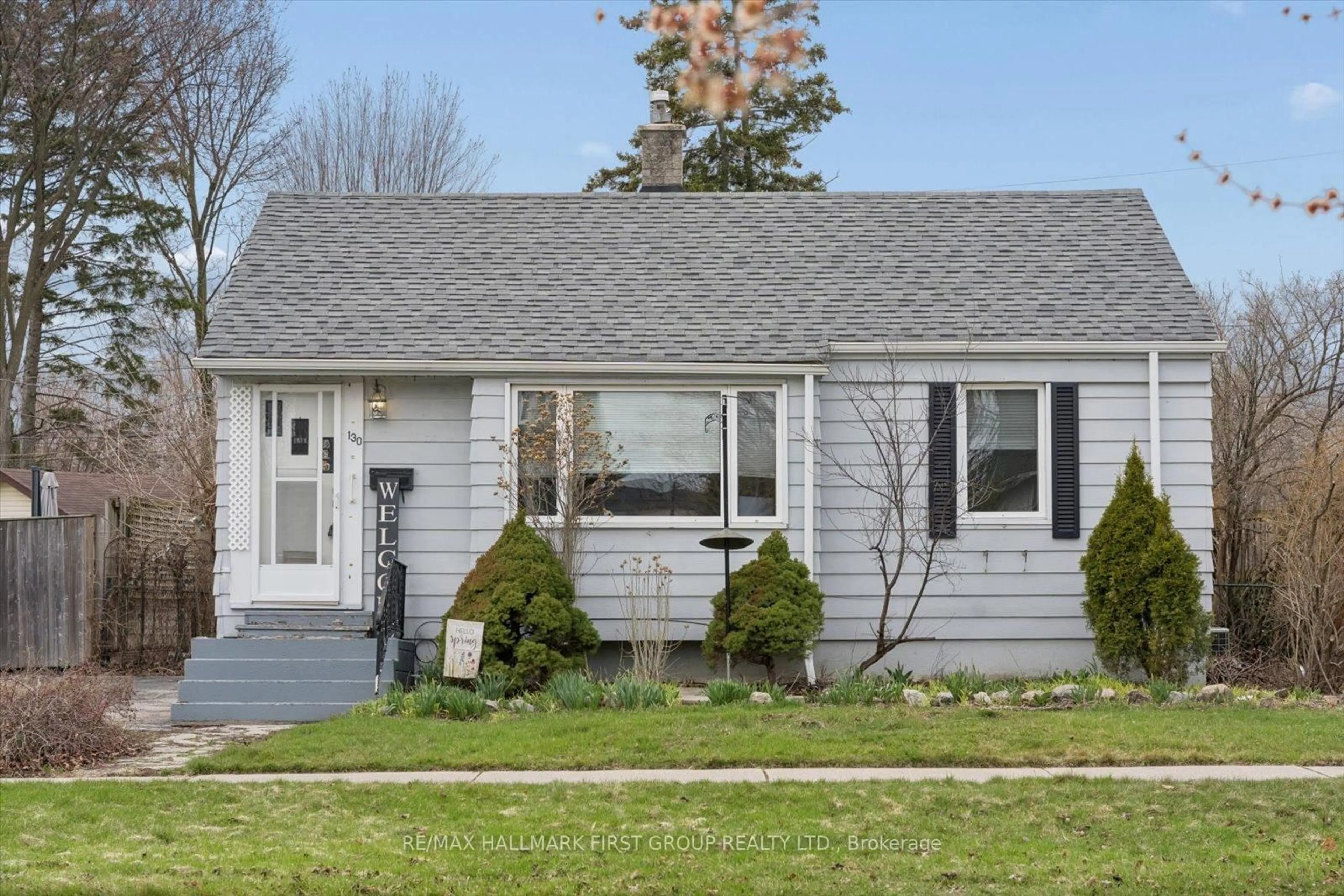 Home with vinyl exterior material, street for 130 Admiral Rd, Ajax Ontario L2S 2P1