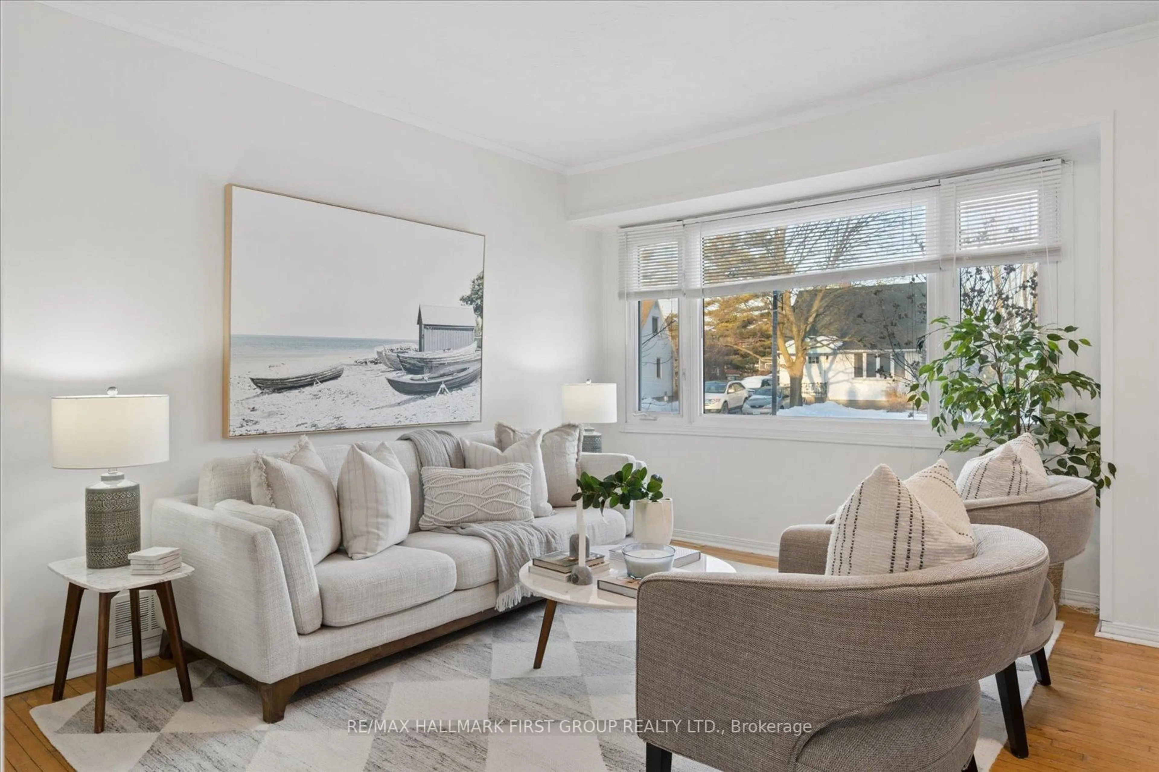 Living room with furniture, unknown for 130 Admiral Rd, Ajax Ontario L2S 2P1