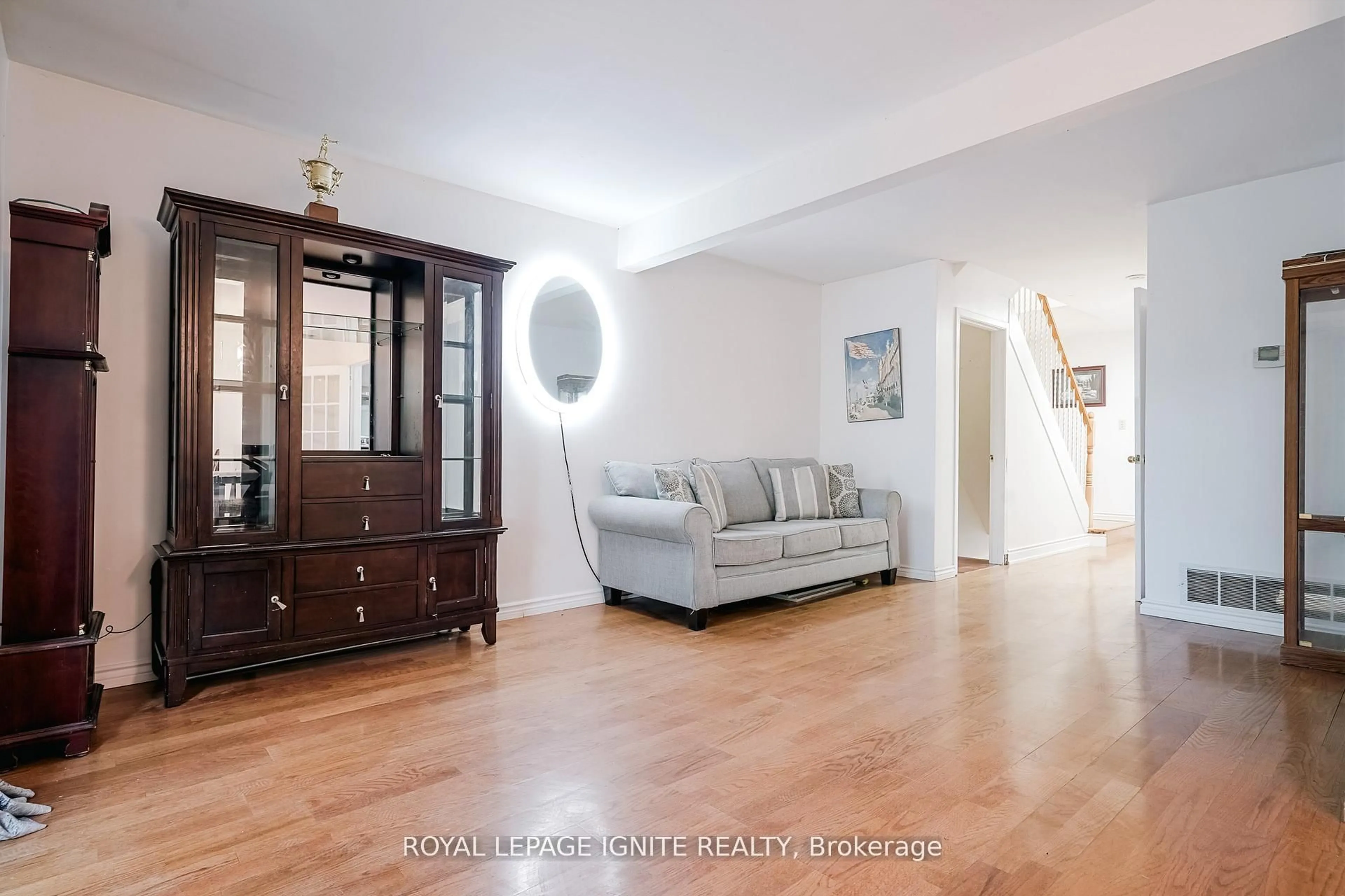 Living room with furniture, wood/laminate floor for 122 Valdor Dr, Toronto Ontario M1V 1R5