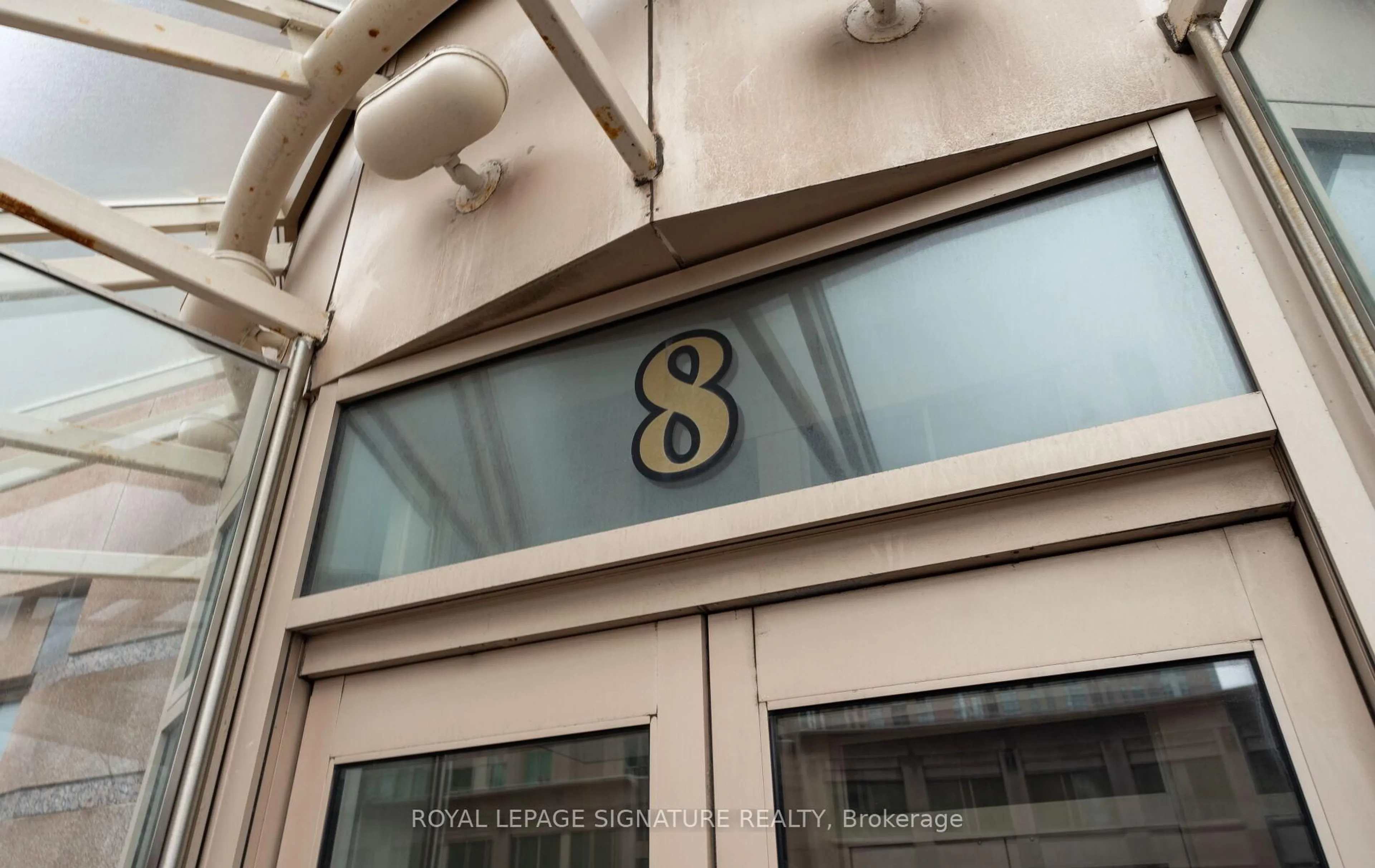 Indoor foyer for 8 Lee Centre Dr #705, Toronto Ontario M1H 3H8