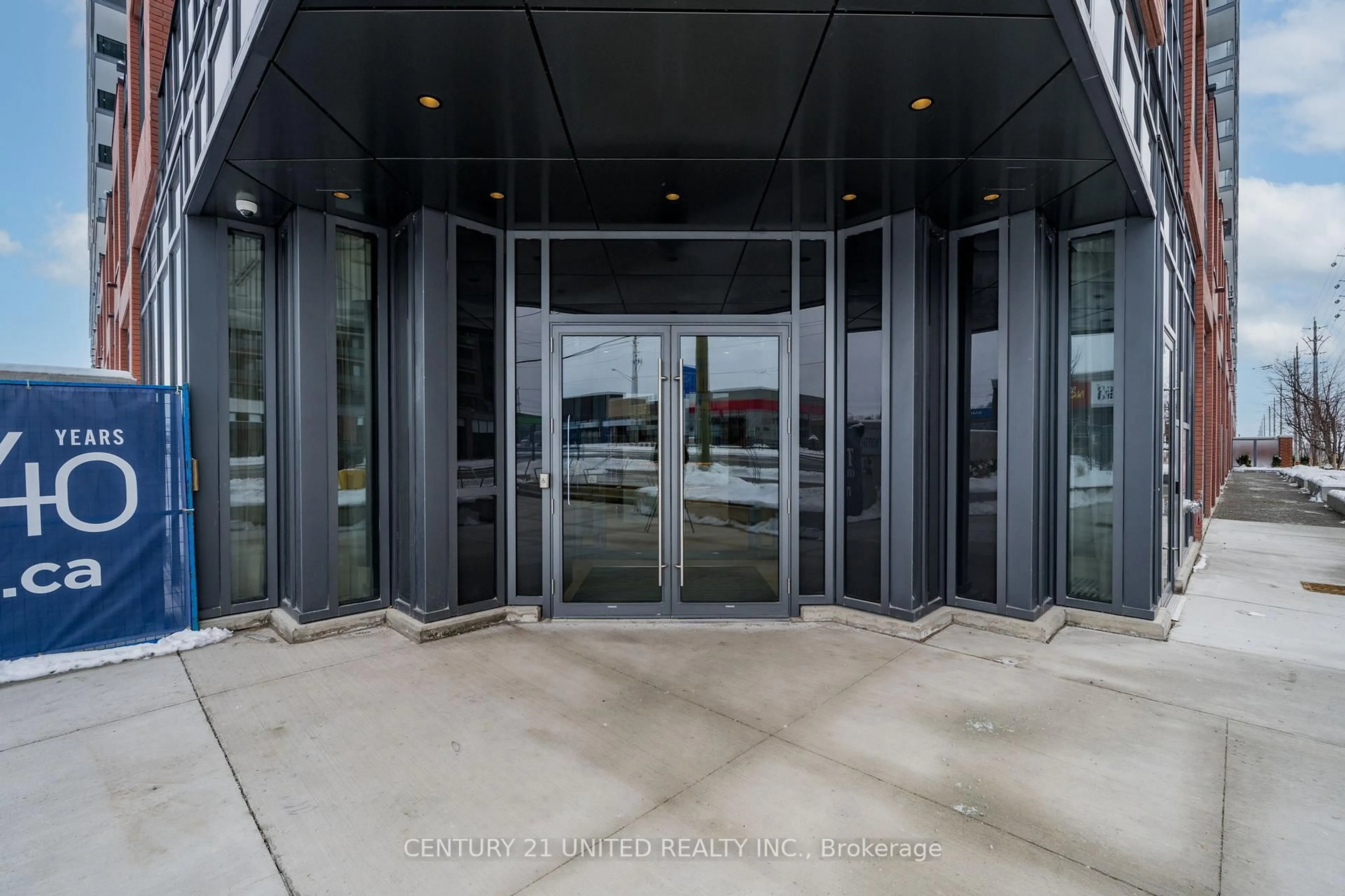 Indoor foyer for 2545 Simcoe St #1203, Oshawa Ontario L1L 0W3